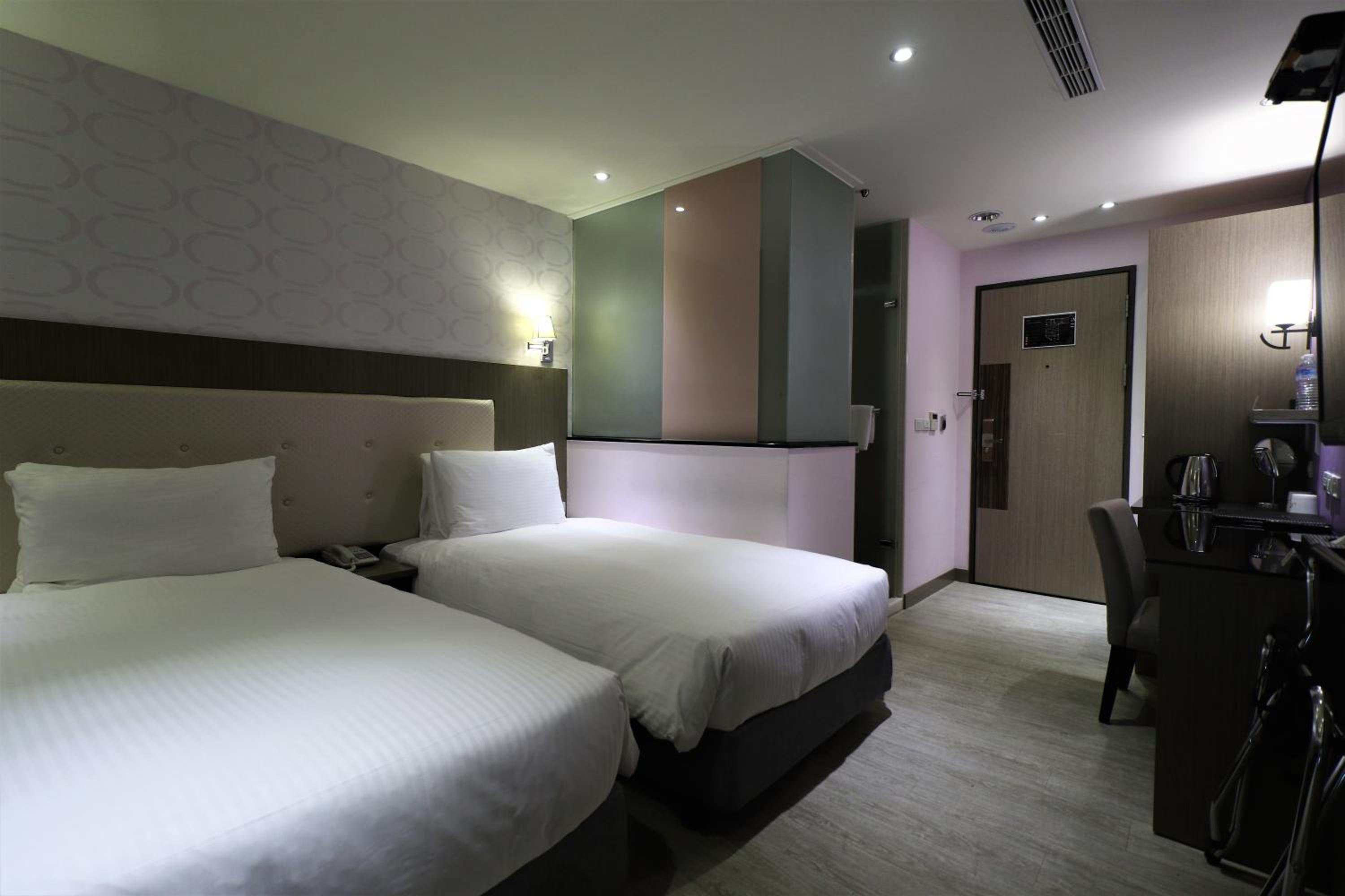 Business Twin Room photo 2