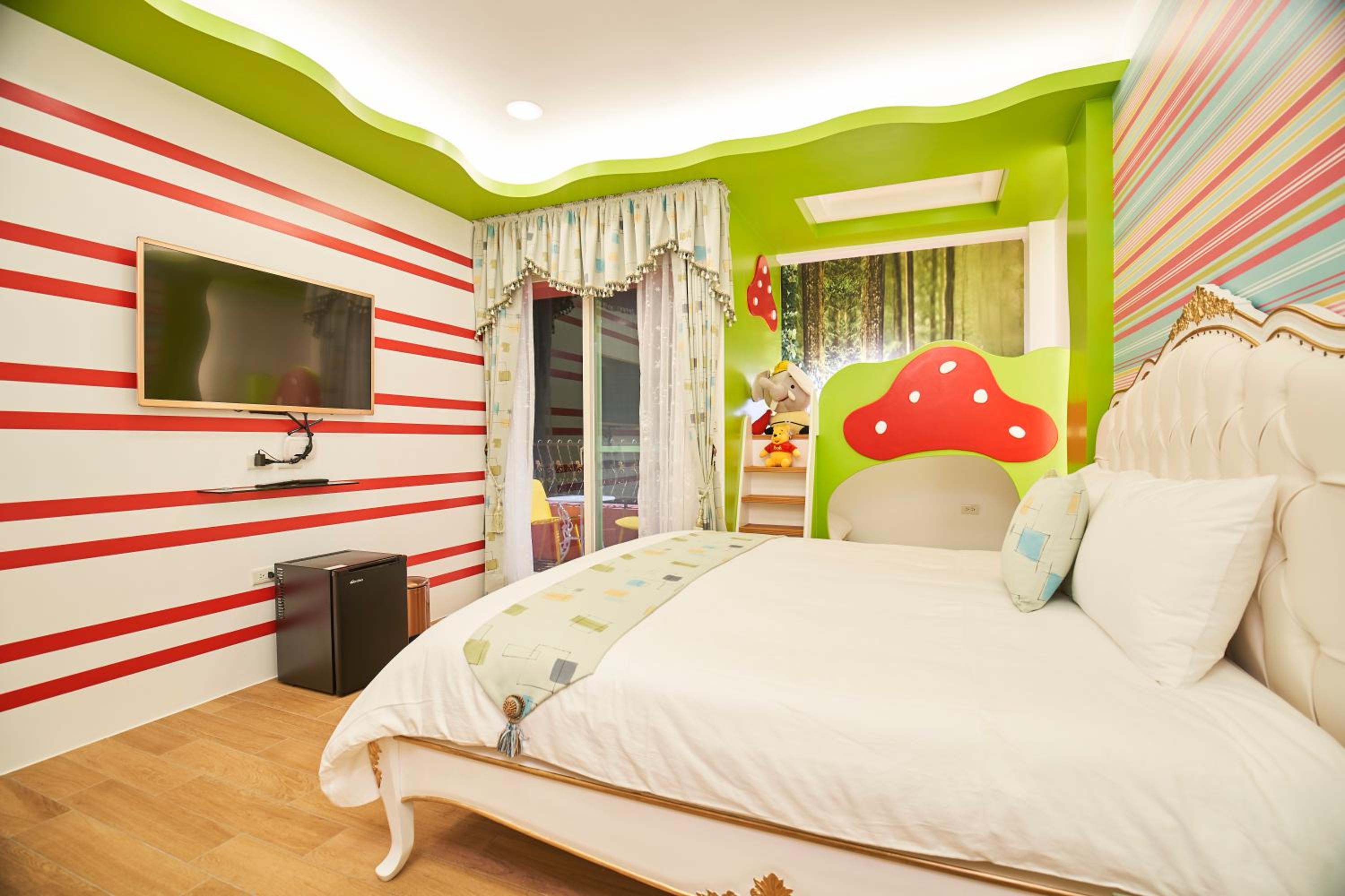 Queen Room with Balcony photo 2