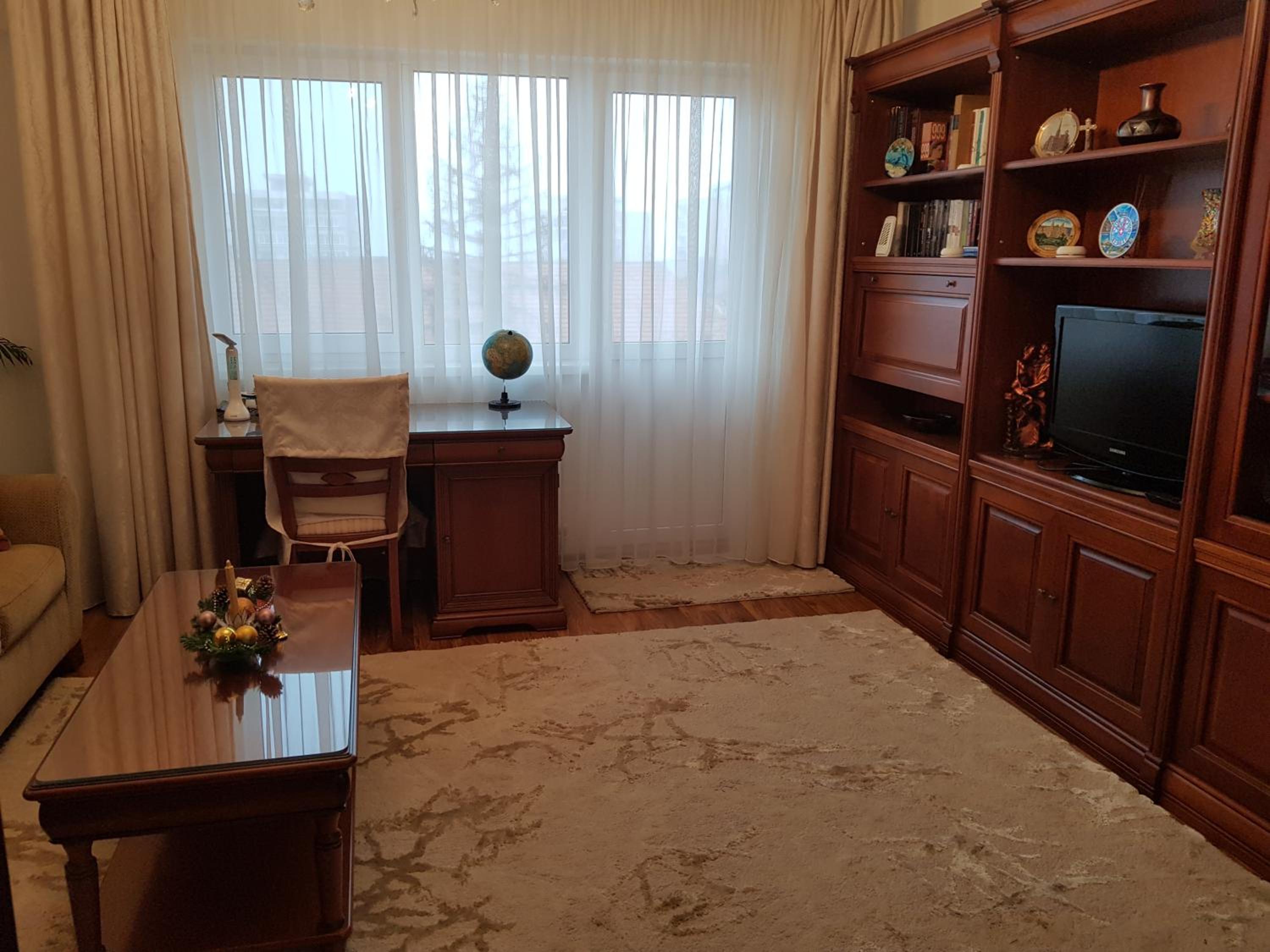 One-Bedroom Apartment - Photo 4