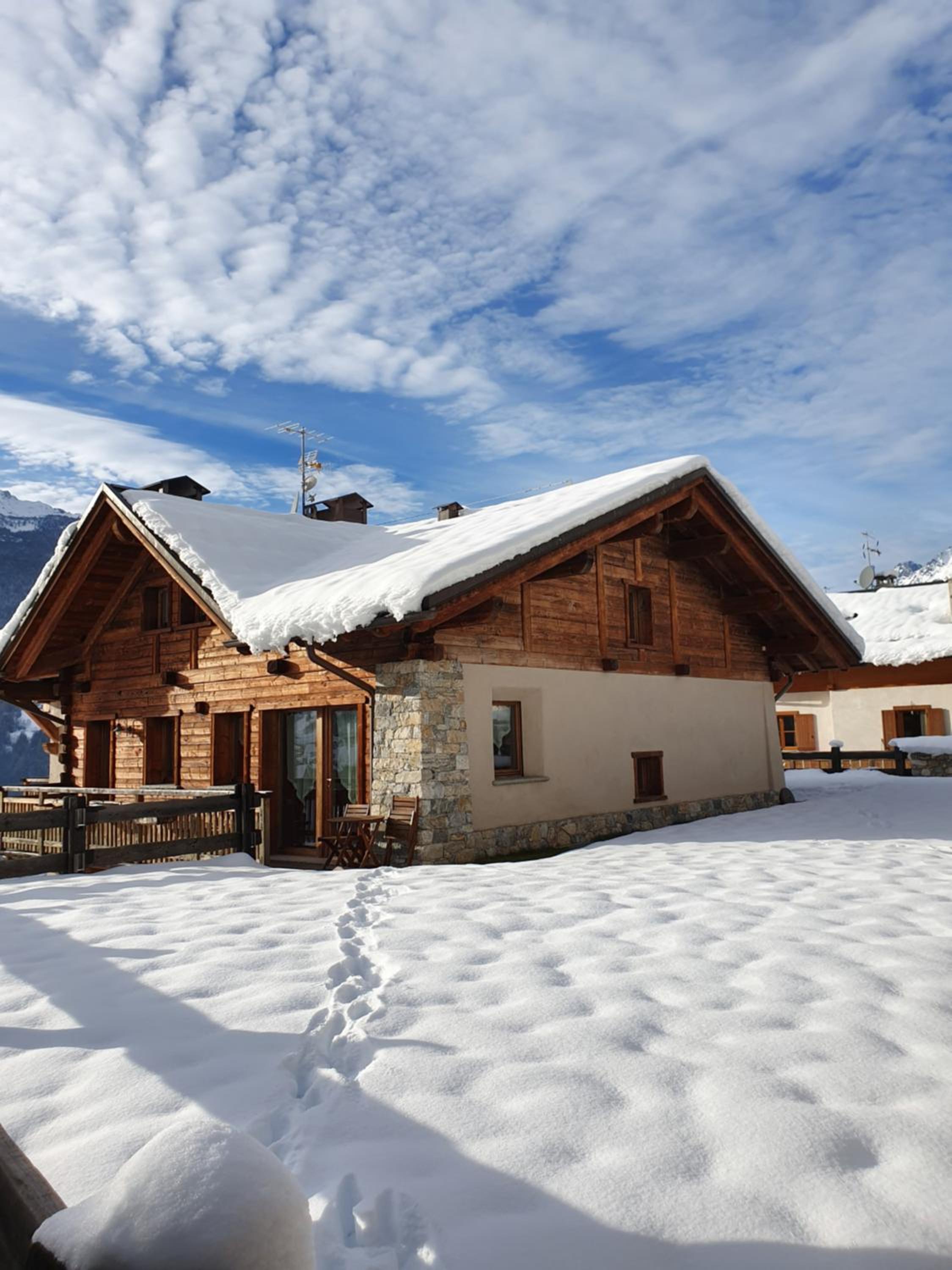Two-Bedroom Apartment with Mountain View (4 Adults) photo 3