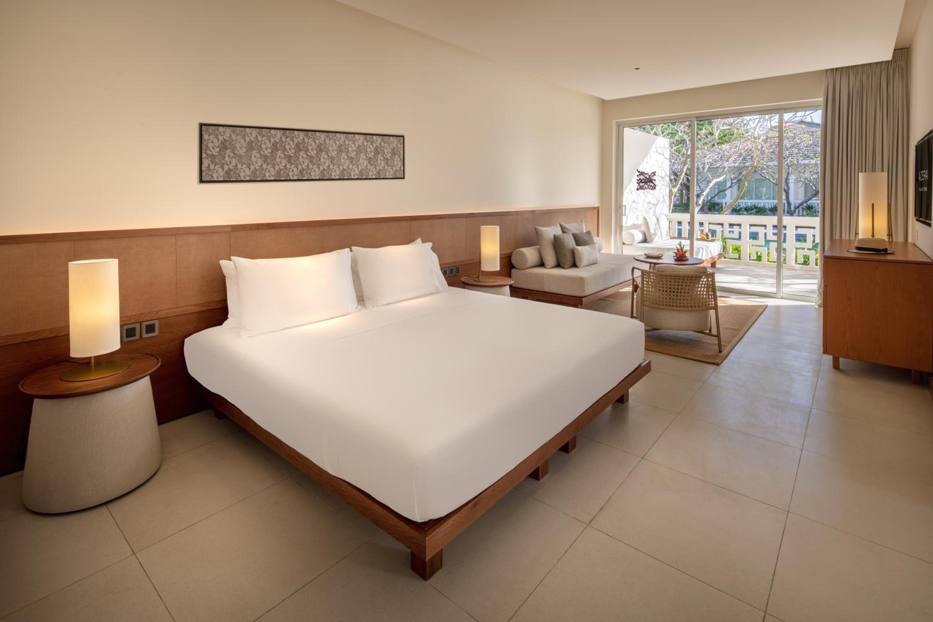 Deluxe Suite with Pool View - Photo 5
