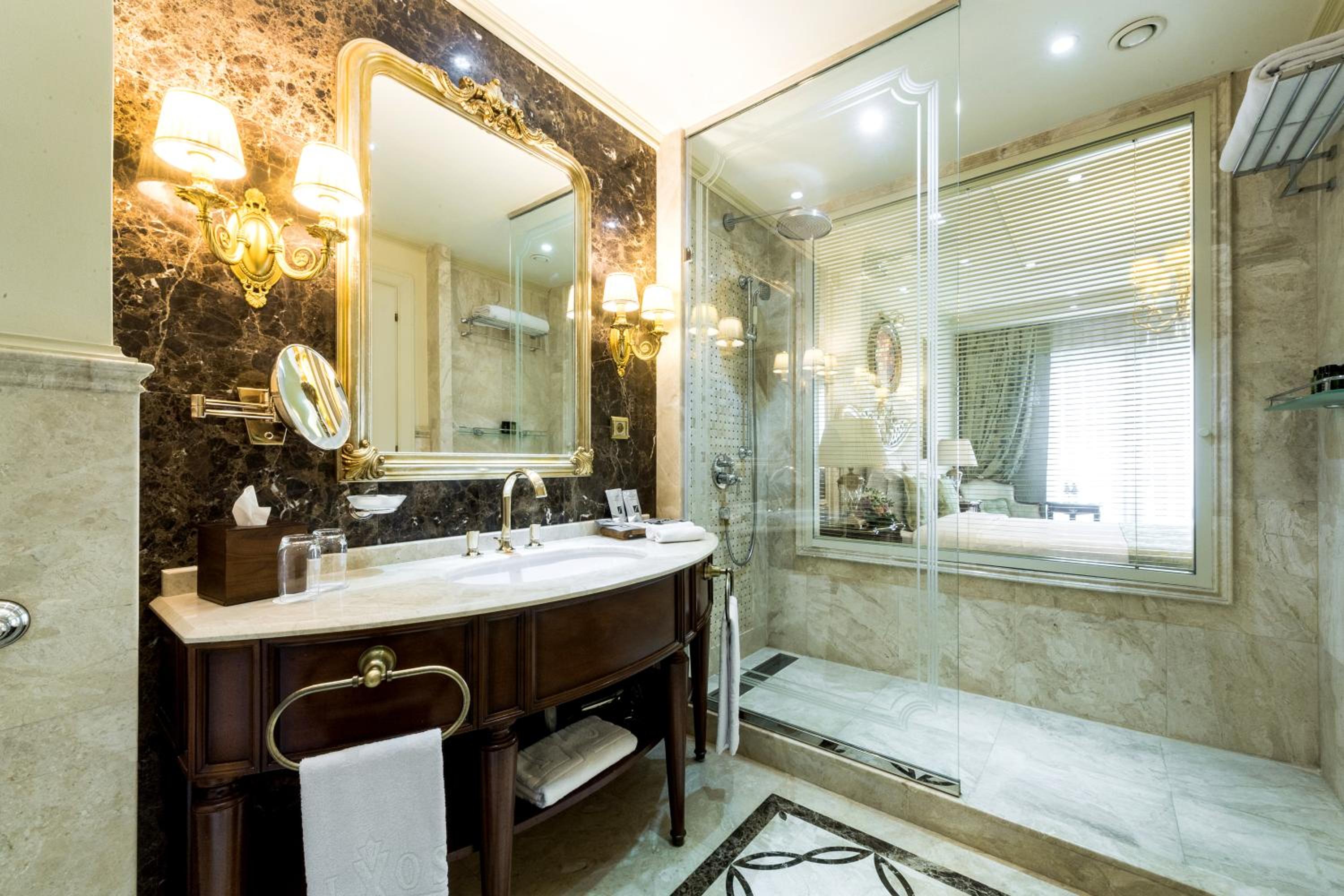 Superior King Room photo 2