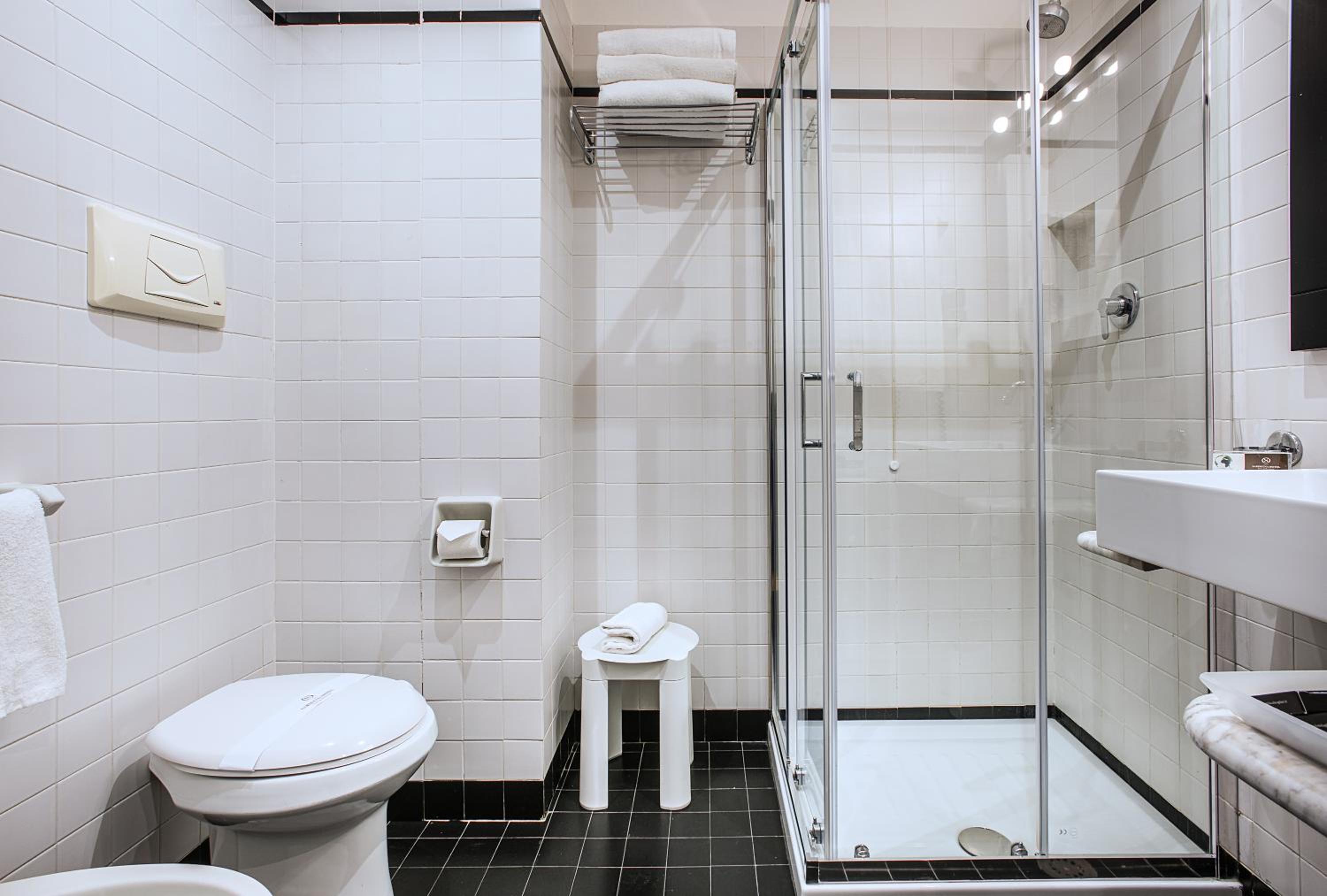 Classic Double or Twin Room - Photo 22
