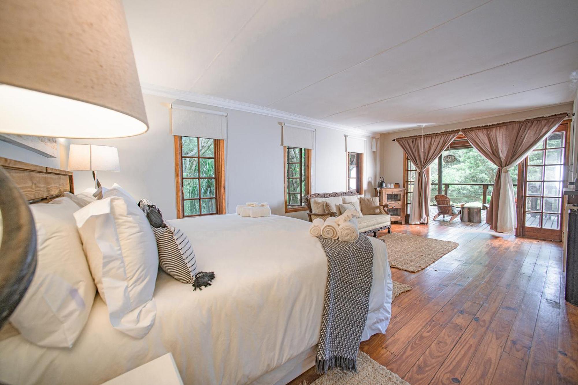 Downstairs Suite with Lake View photo 1