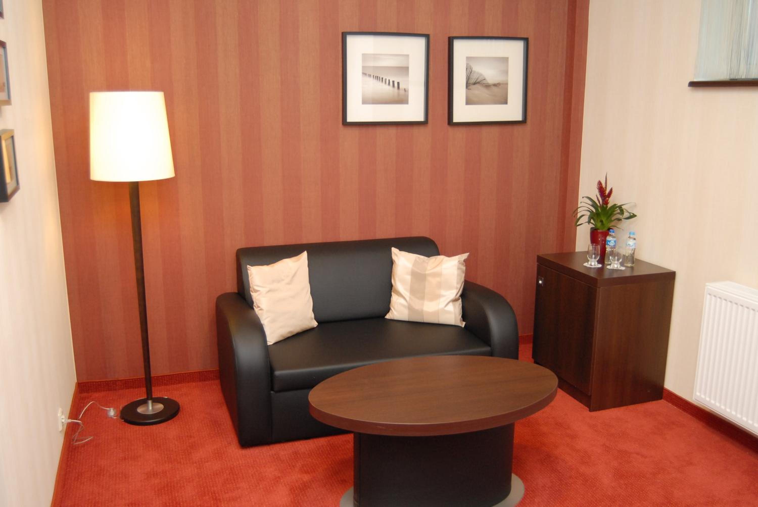 Suite - Photo 7