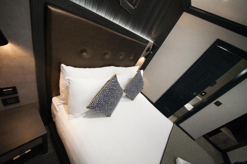 Double Room with Extra Bed photo 2
