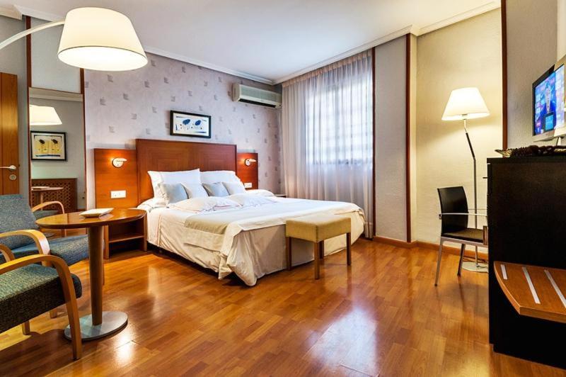 Habitación #27946315