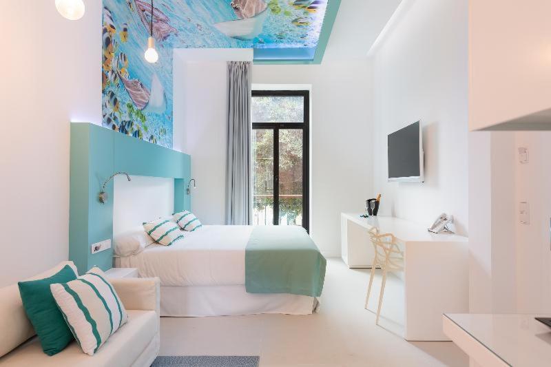 Habitación #437448335