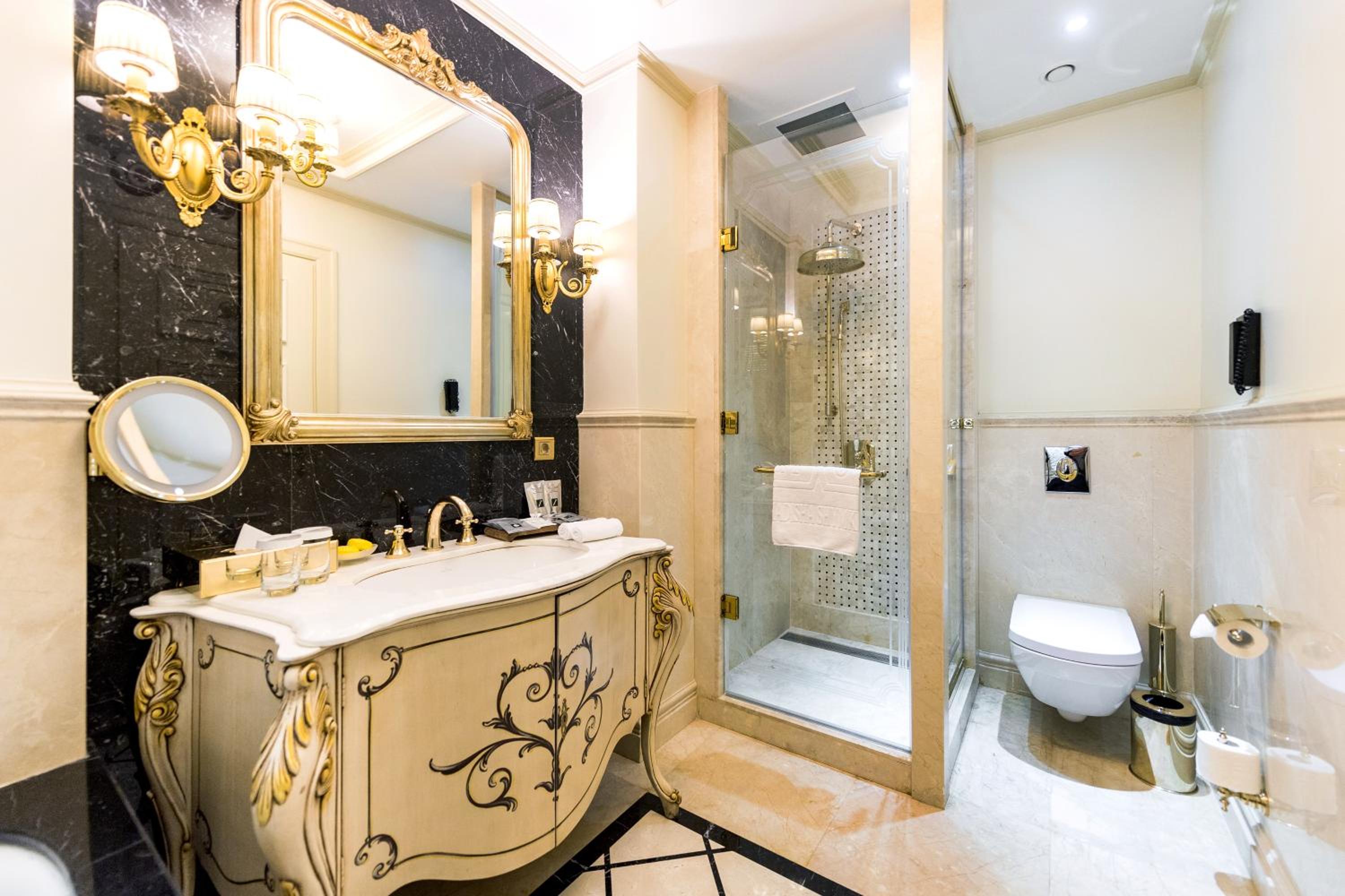 Luxury Suite photo 2