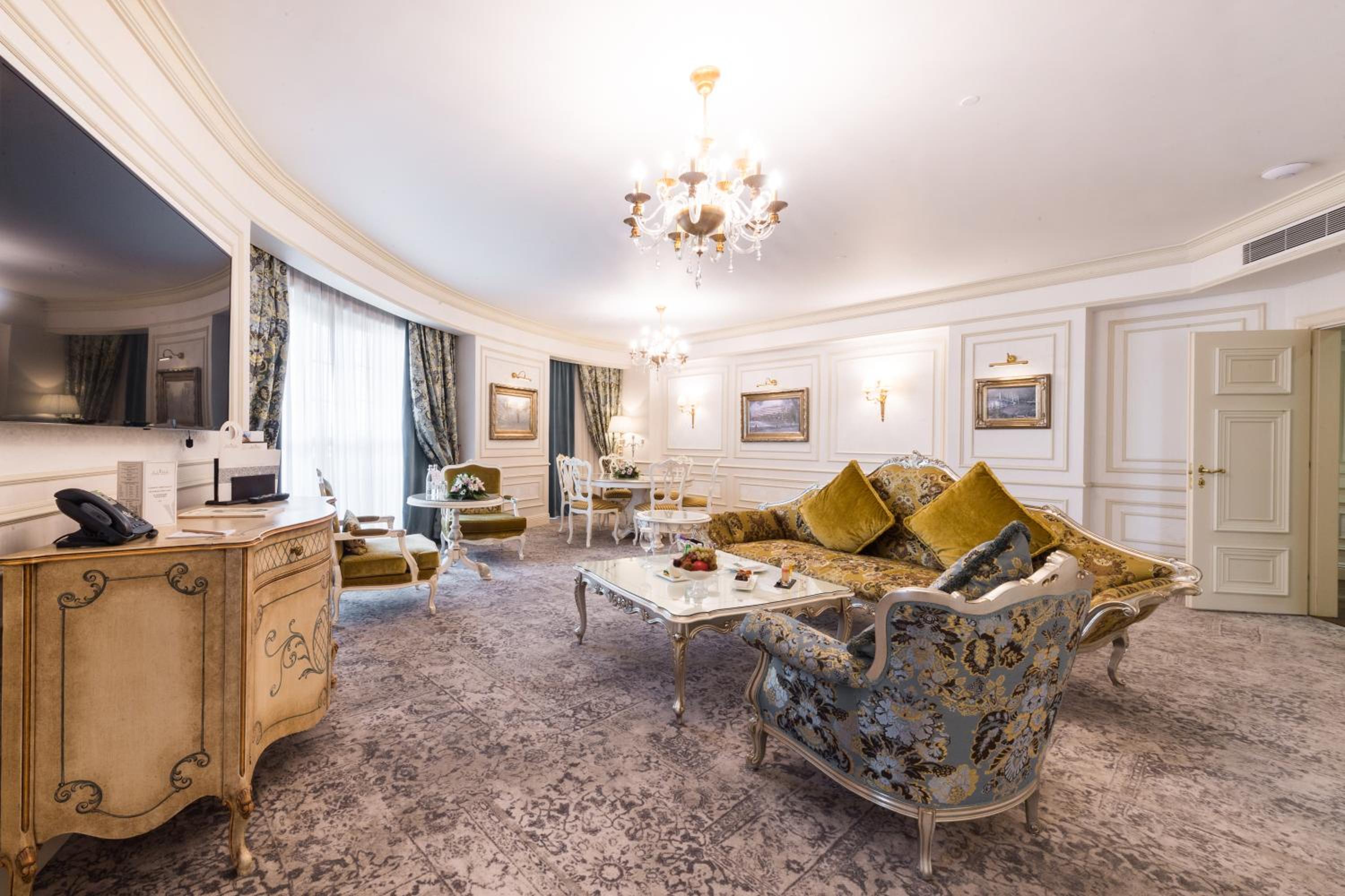 Luxury Suite photo 3