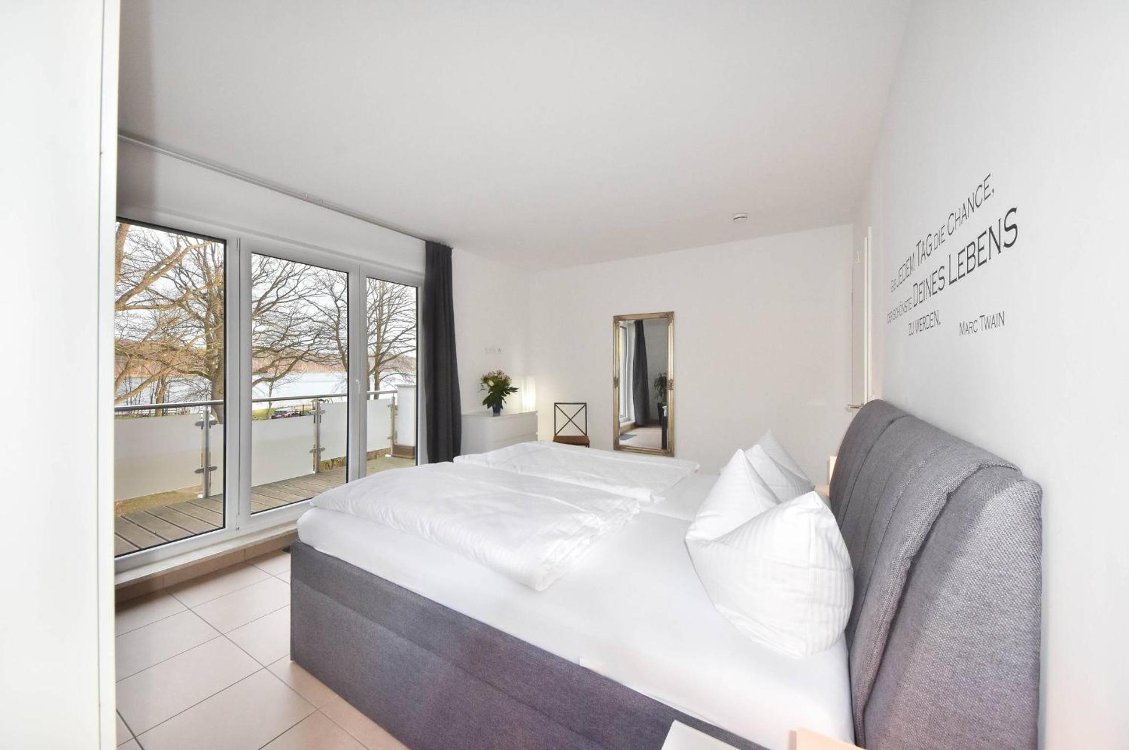 Apartment with Lake View photo 2