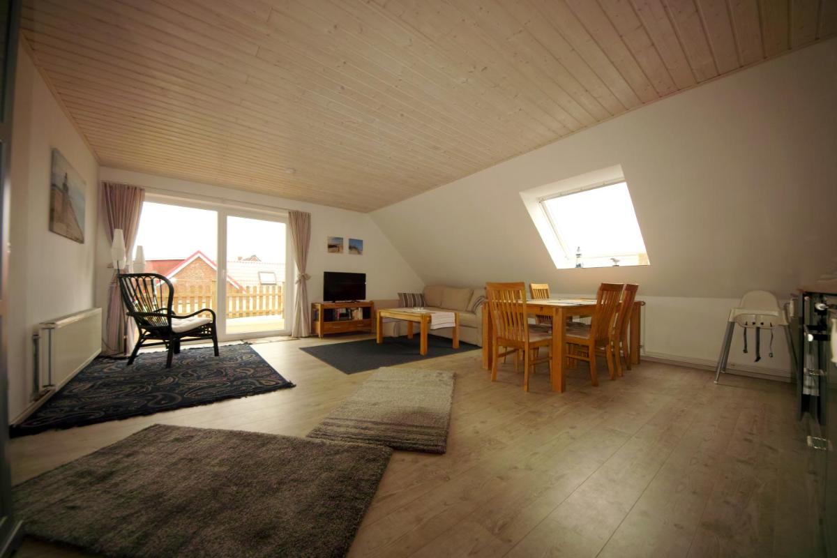 Apartment with Balcony photo 2