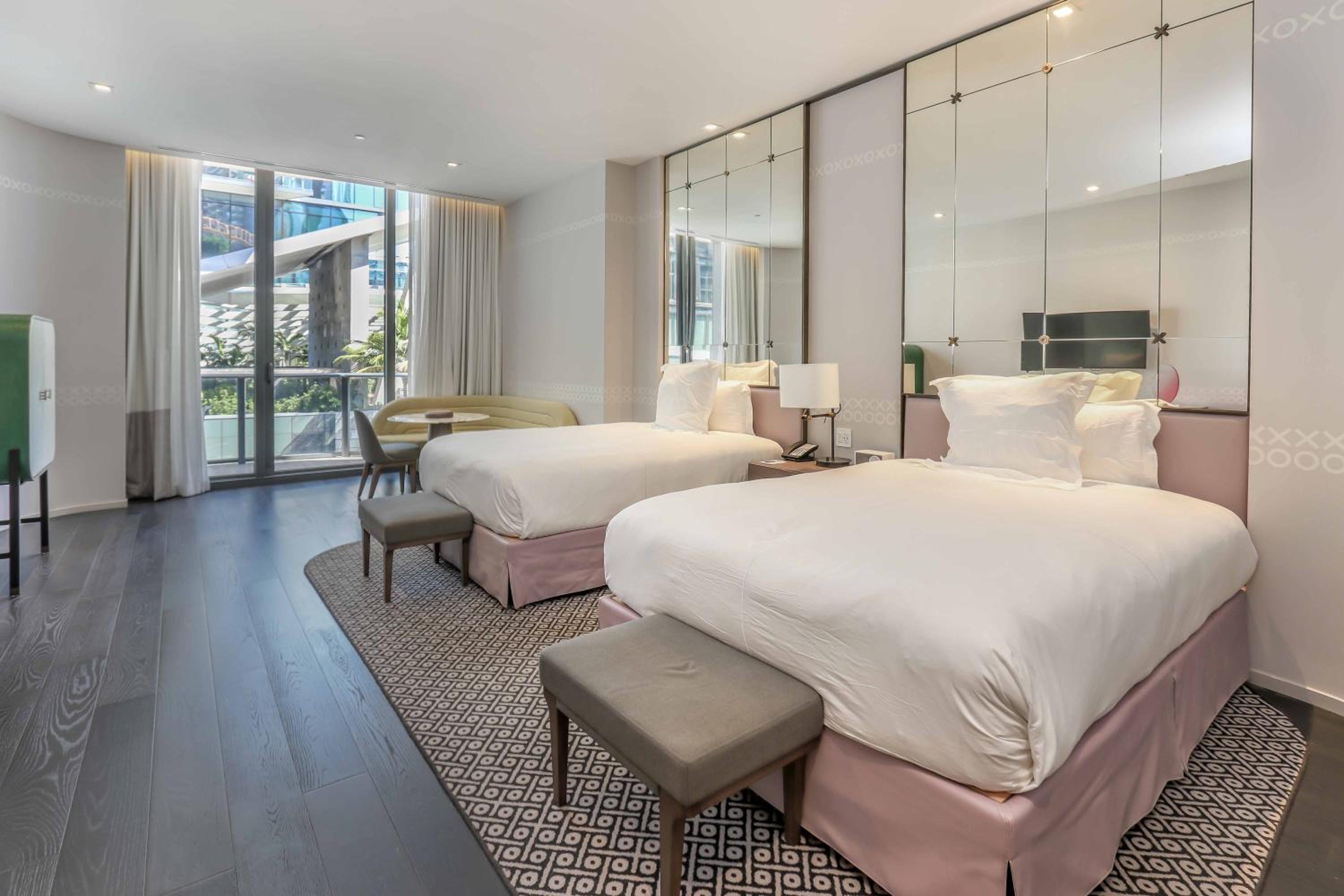 Deluxe Suite with One Queen Bed (Non Smoking)