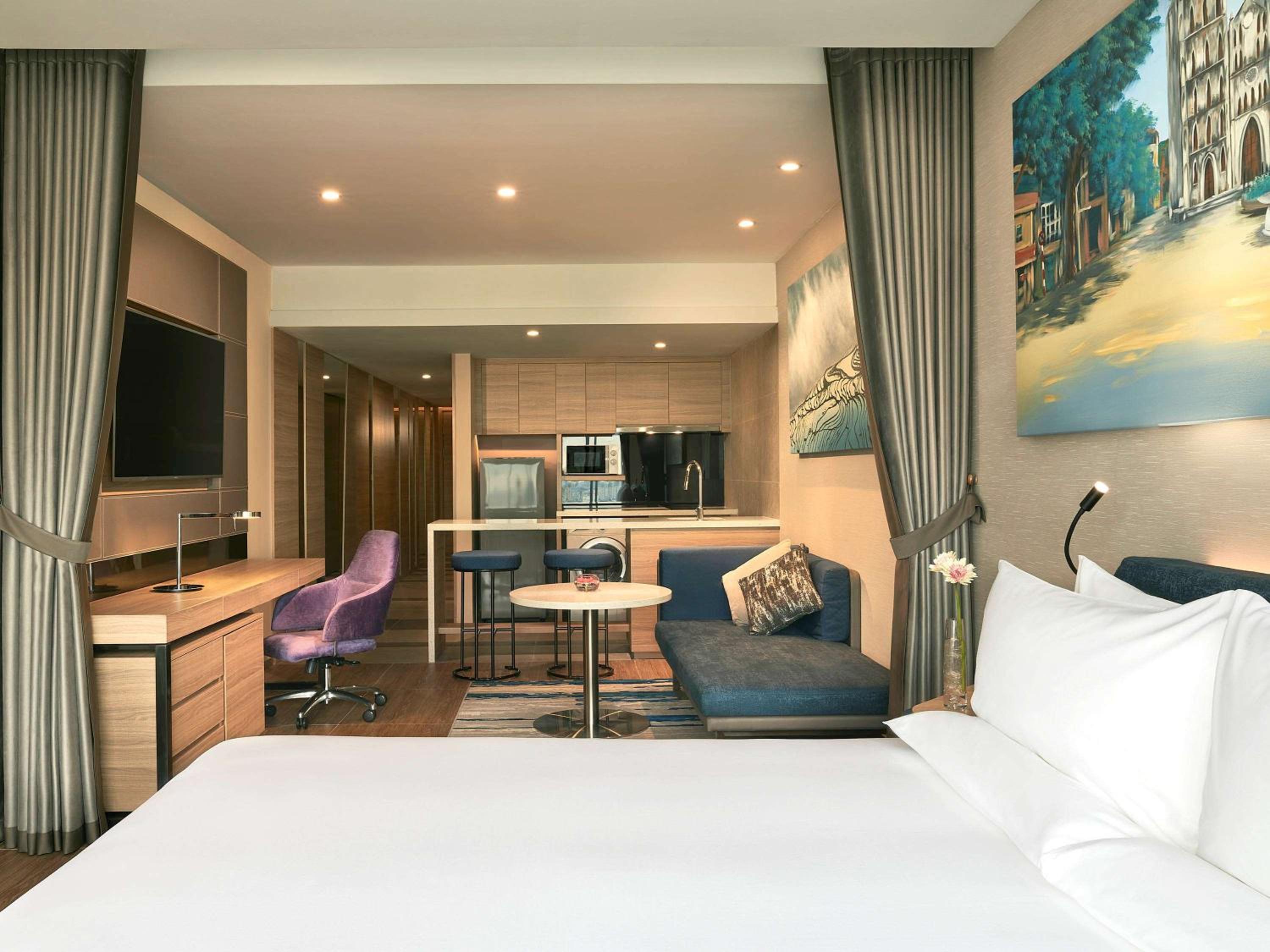 Deluxe King Room with City View