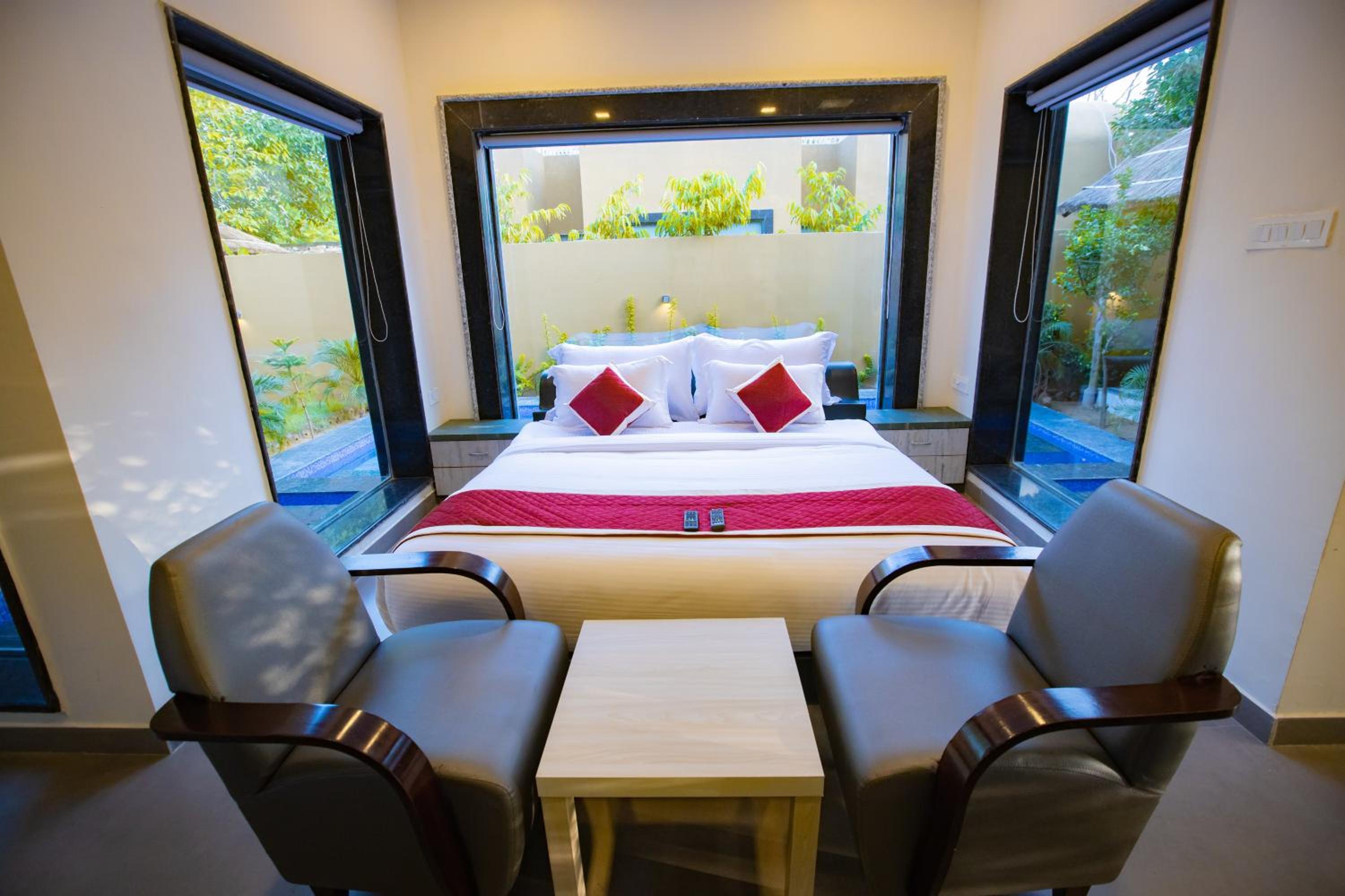 Exotic Villa with Plunge Pool, Jacuzzi and Private Sit Out - Photo 18