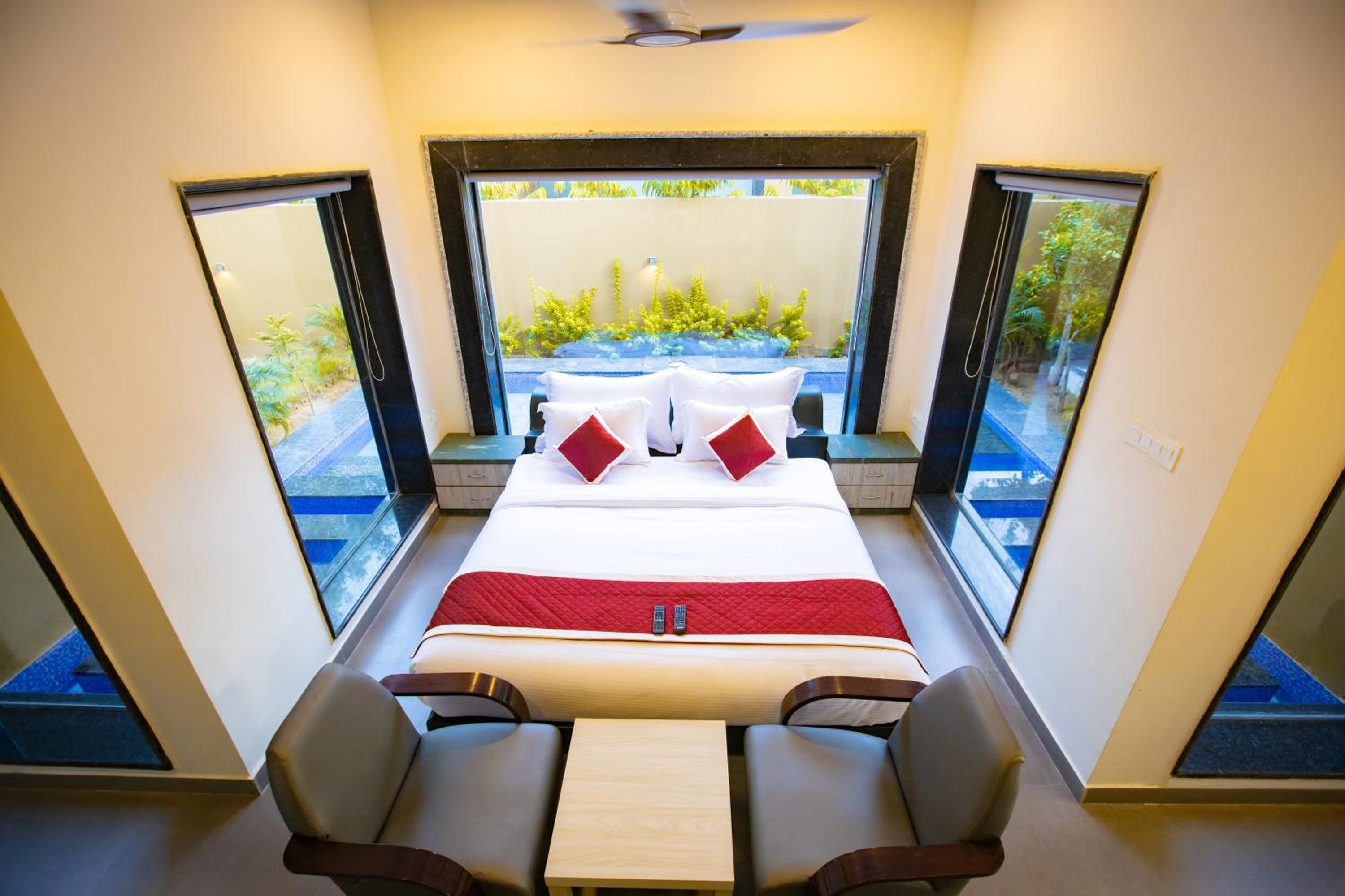Exotic Villa with Plunge Pool, Jacuzzi and Private Sit Out - Photo 1