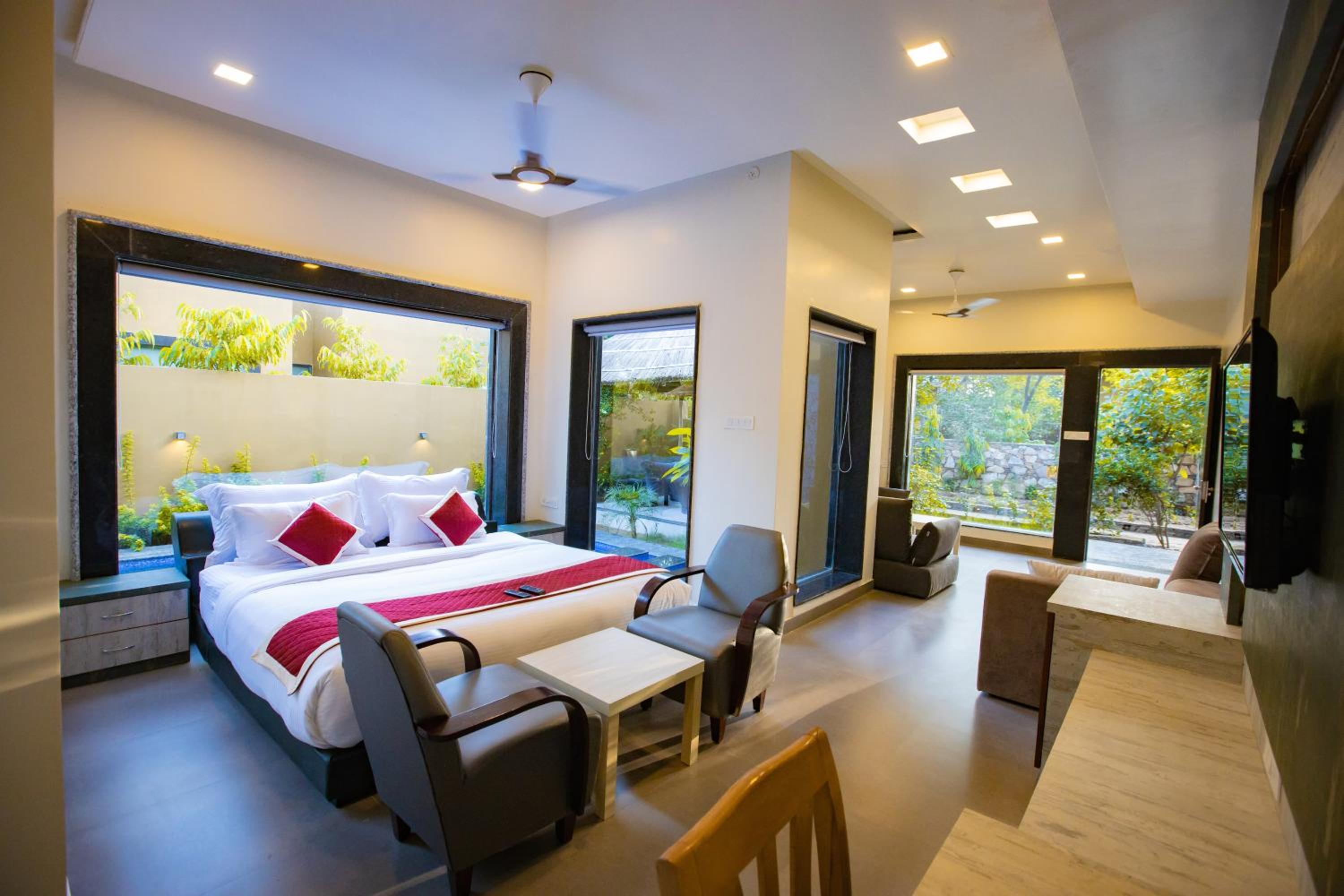 Exotic Villa with Plunge Pool, Jacuzzi and Private Sit Out - Photo 15