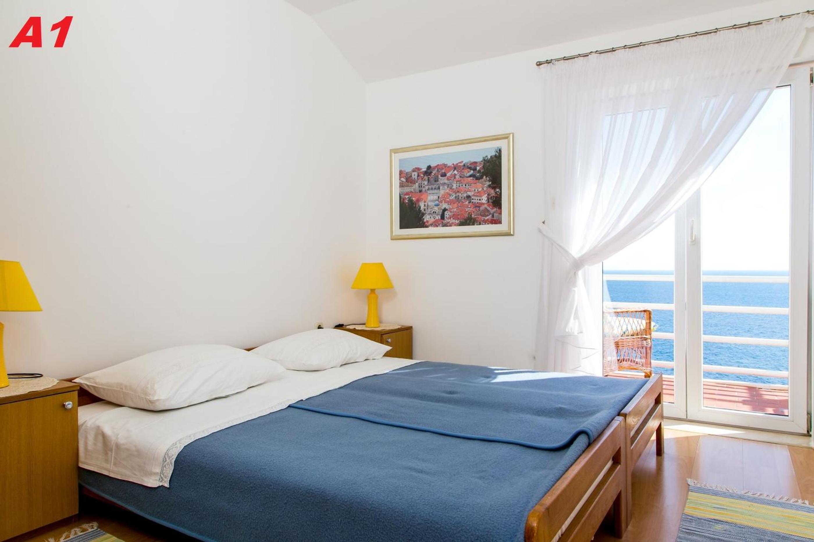One-Bedroom Apartment with Sea View photo 2