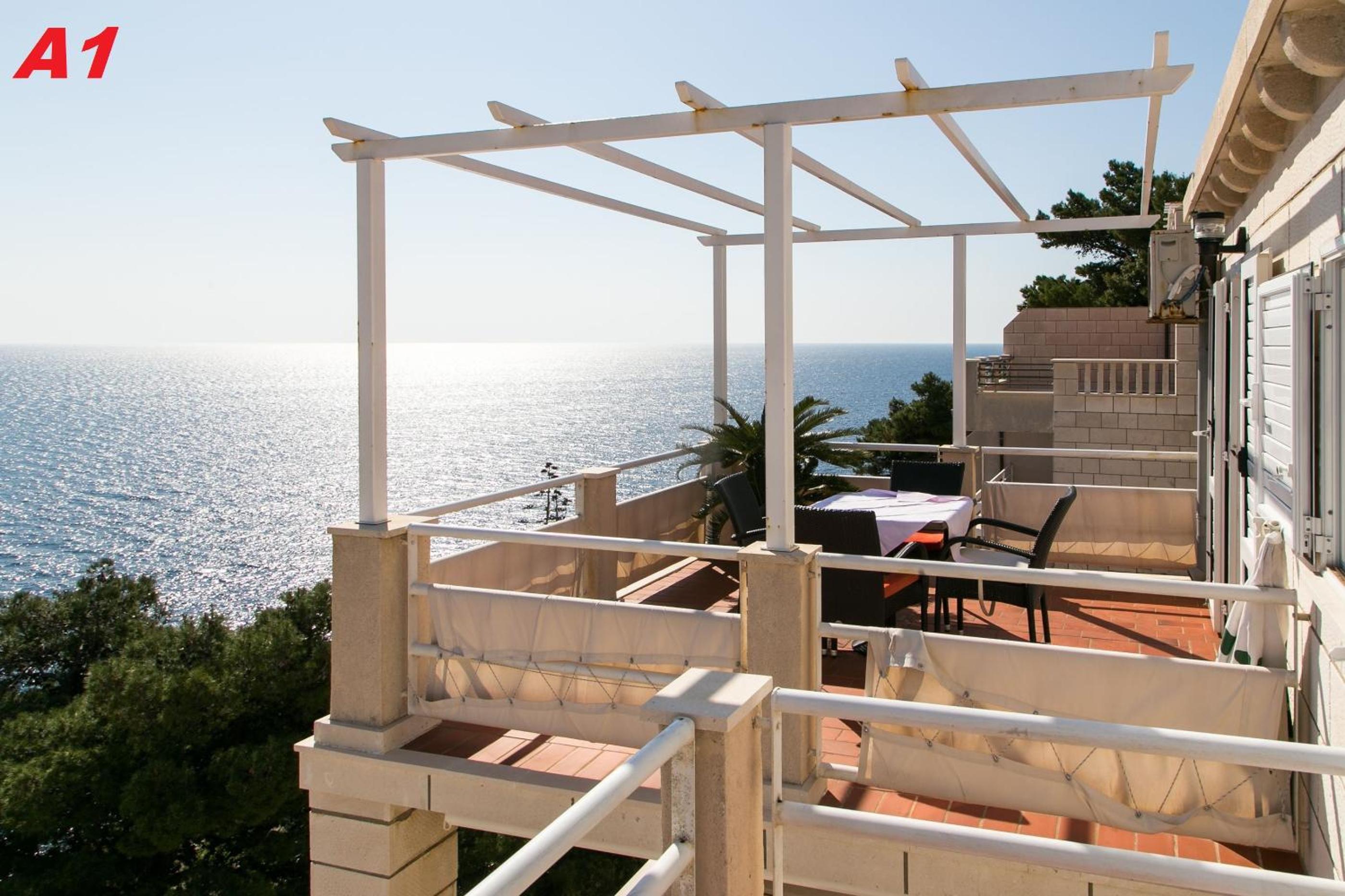 One-Bedroom Apartment with Sea View photo 1