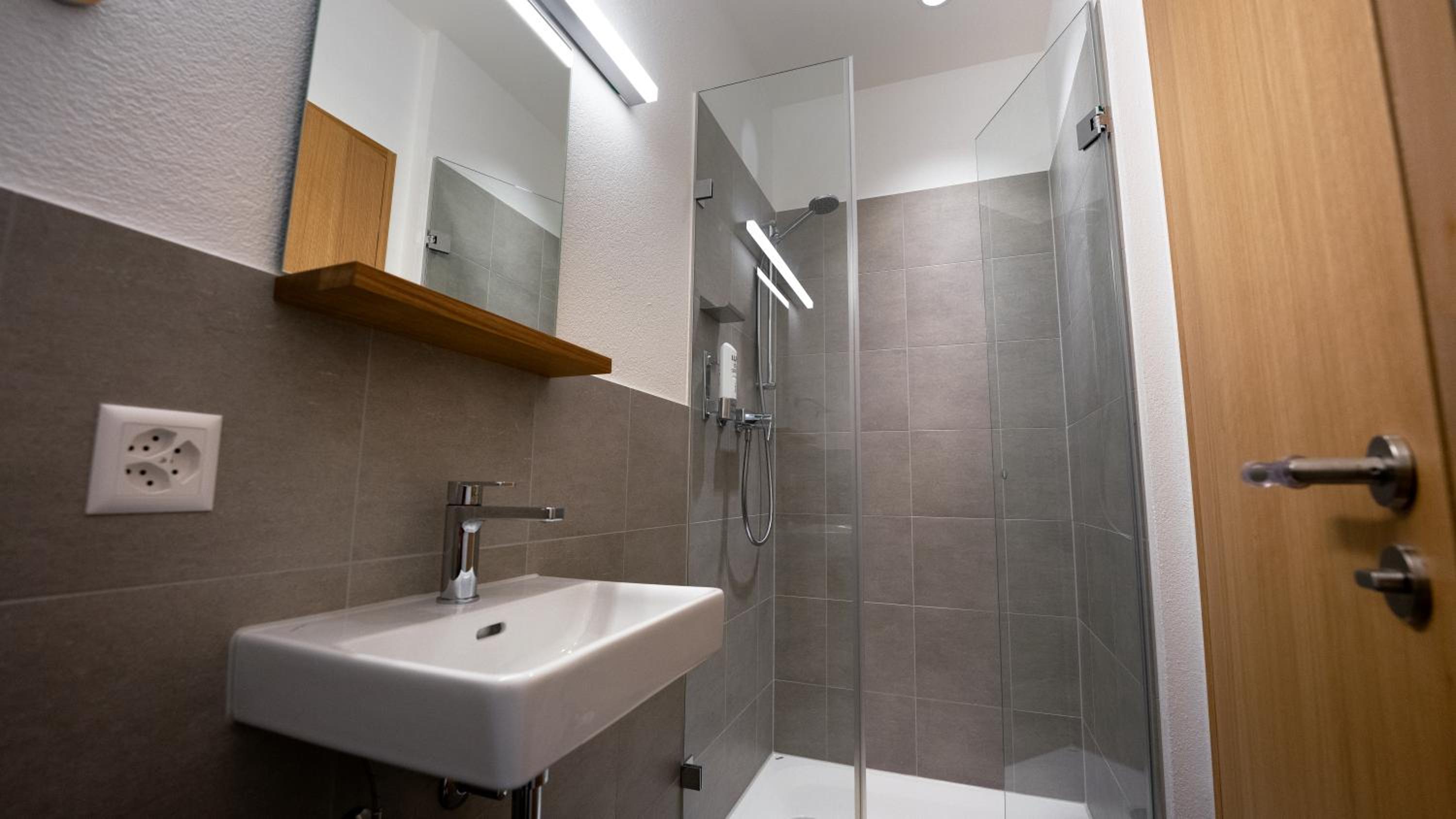 Double Room with Shower - incl. Pool access - Photo 8