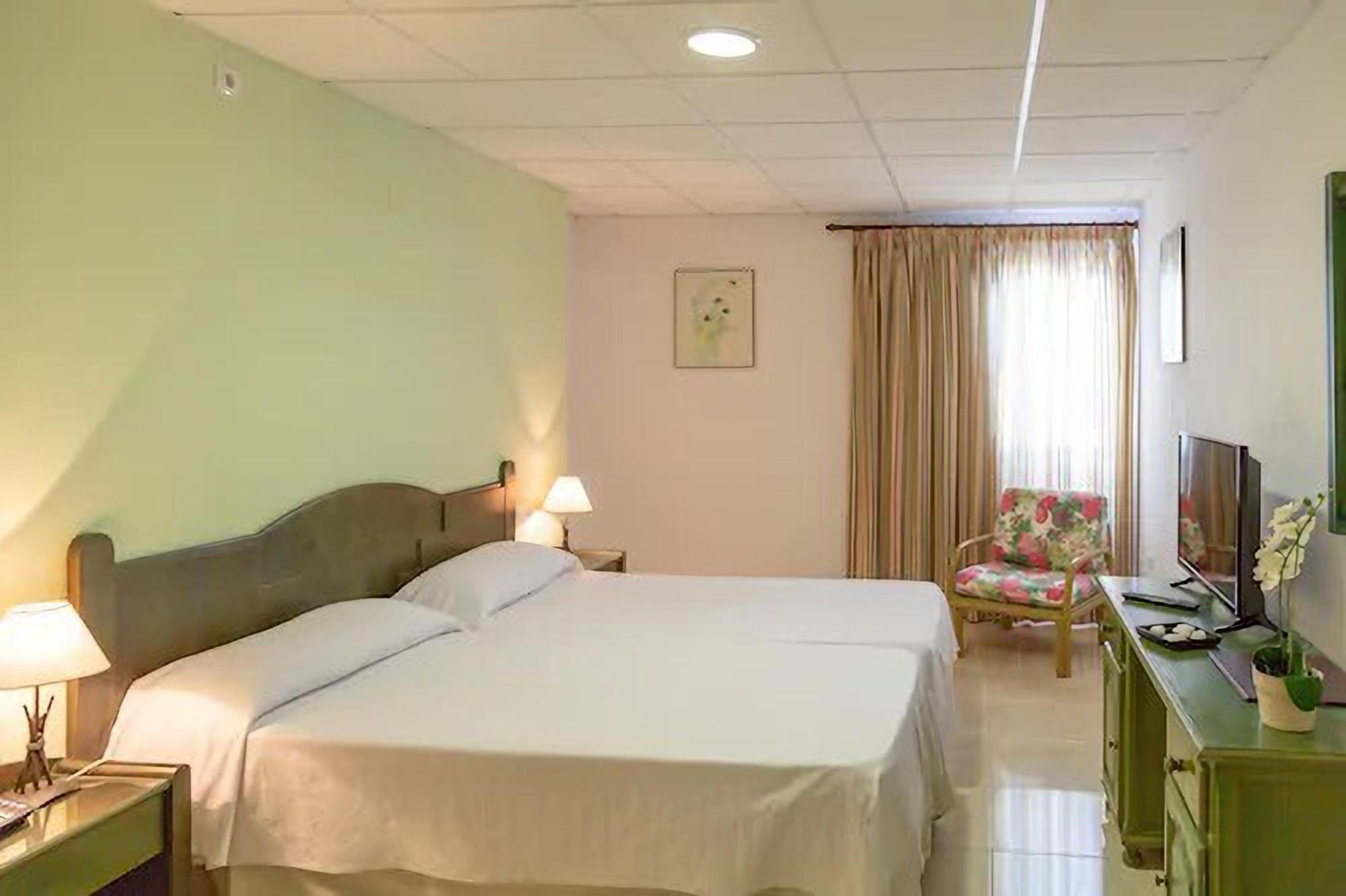 Budget Double Room - Photo 1