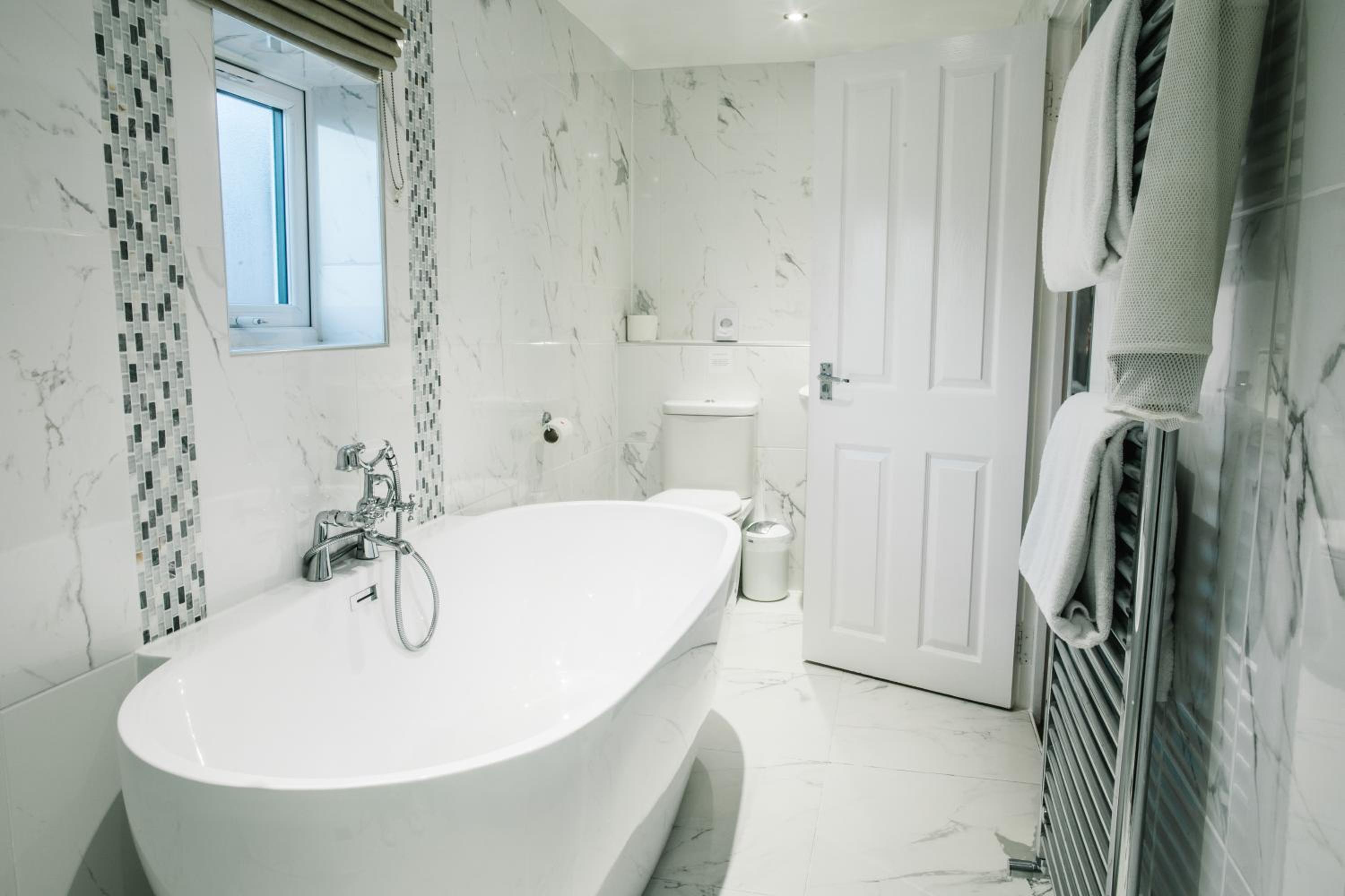 Deluxe Double Room with Bath photo 3