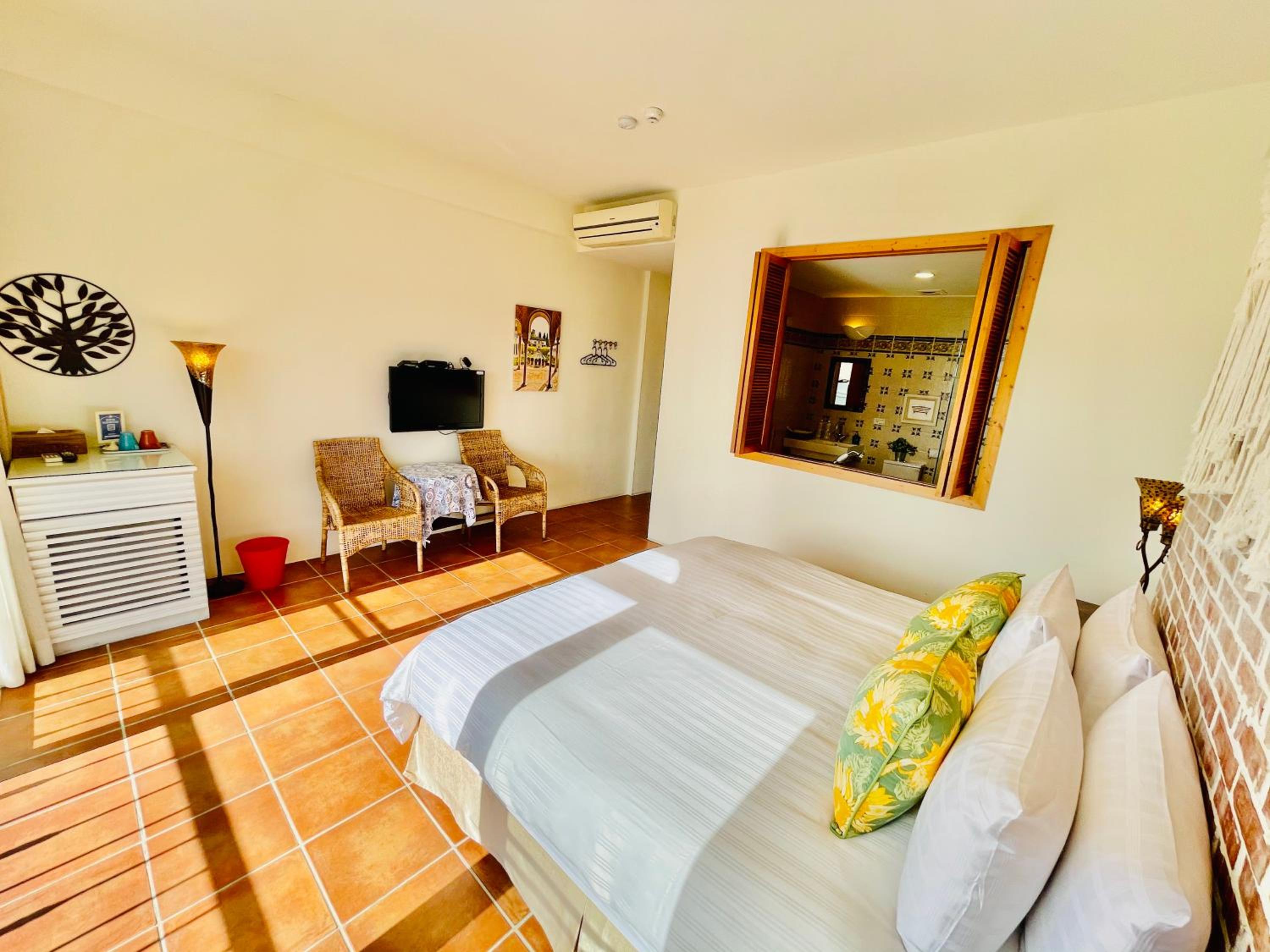 Deluxe Double Room with Balcony and Sea View photo 2