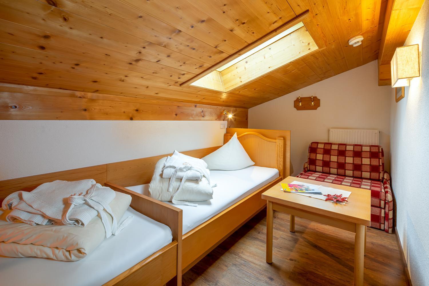 Two Double Room and one Twin Room Apartment with balcony photo 3