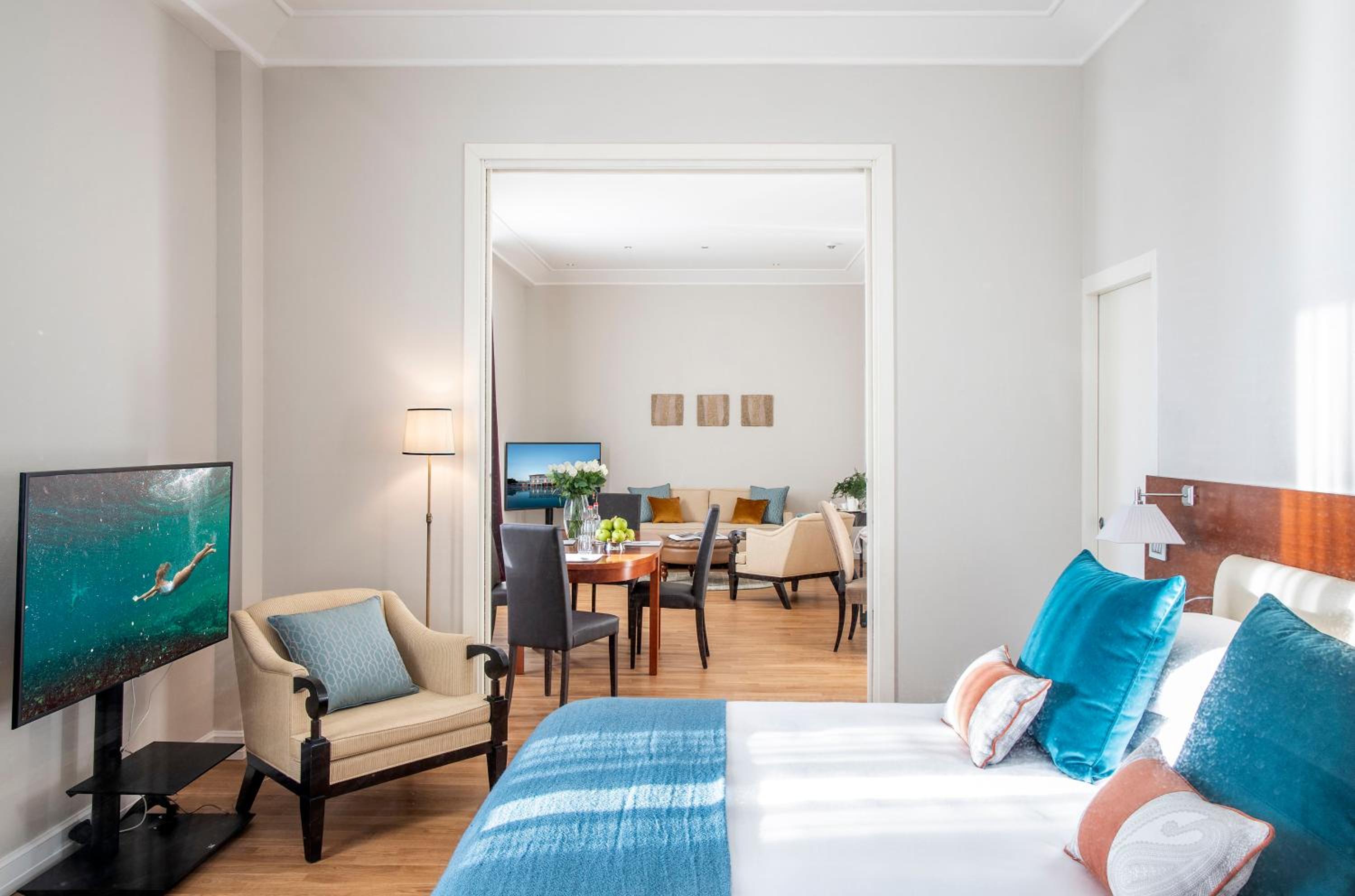 Deluxe Suite