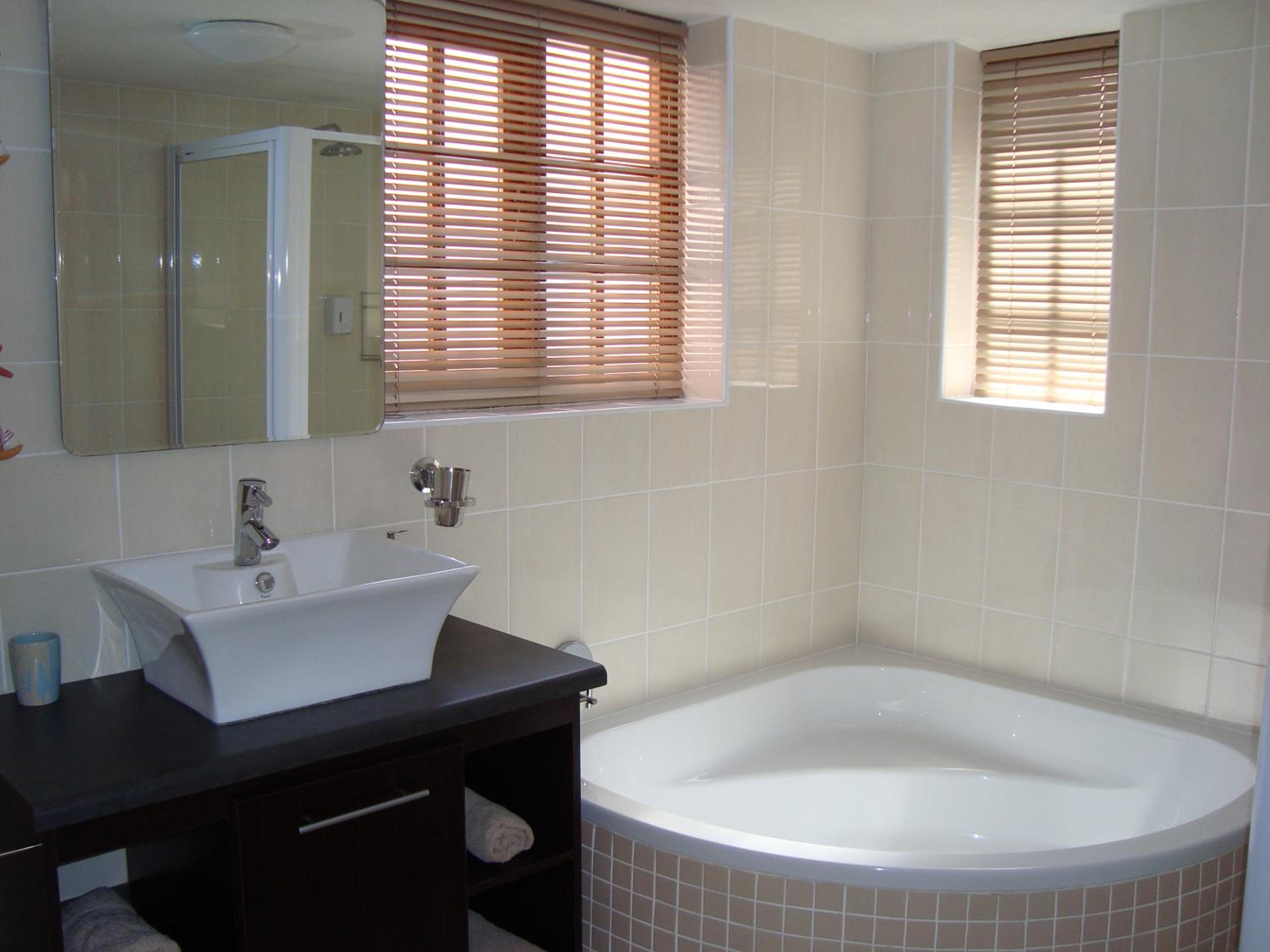 Standard Double or Twin Room with Pool View - Photo 10