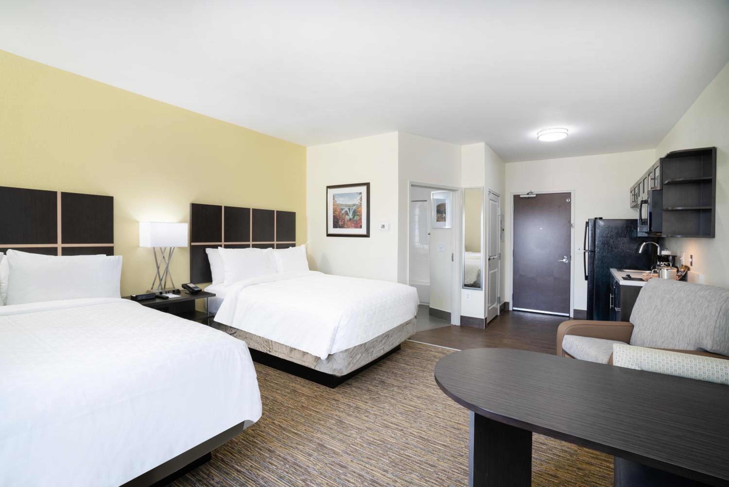Queen Studio Suite with Two Queen Beds - Mobility Access Tran Shower/Non-Smoking photo 1