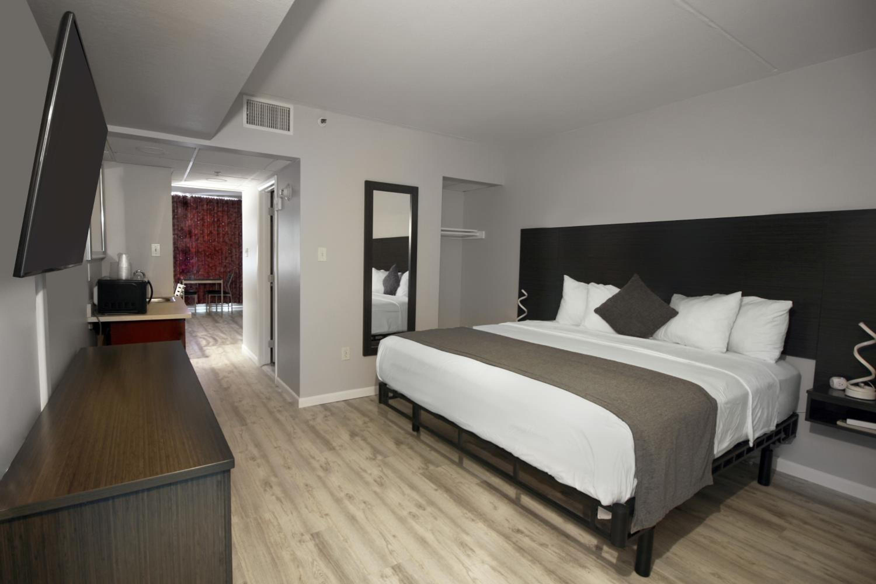 Luxury King Room - Photo 1