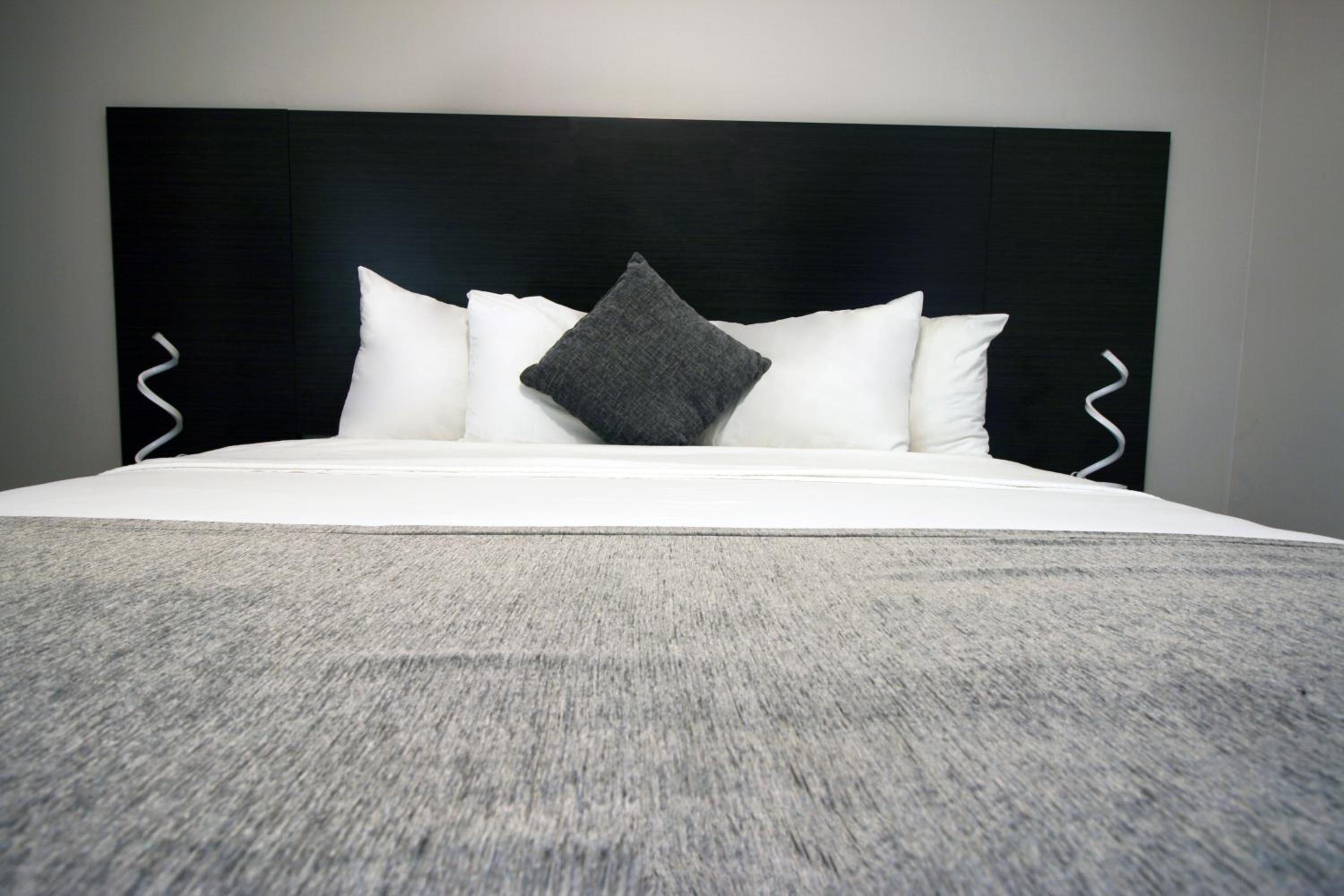 Luxury King Room - Photo 6