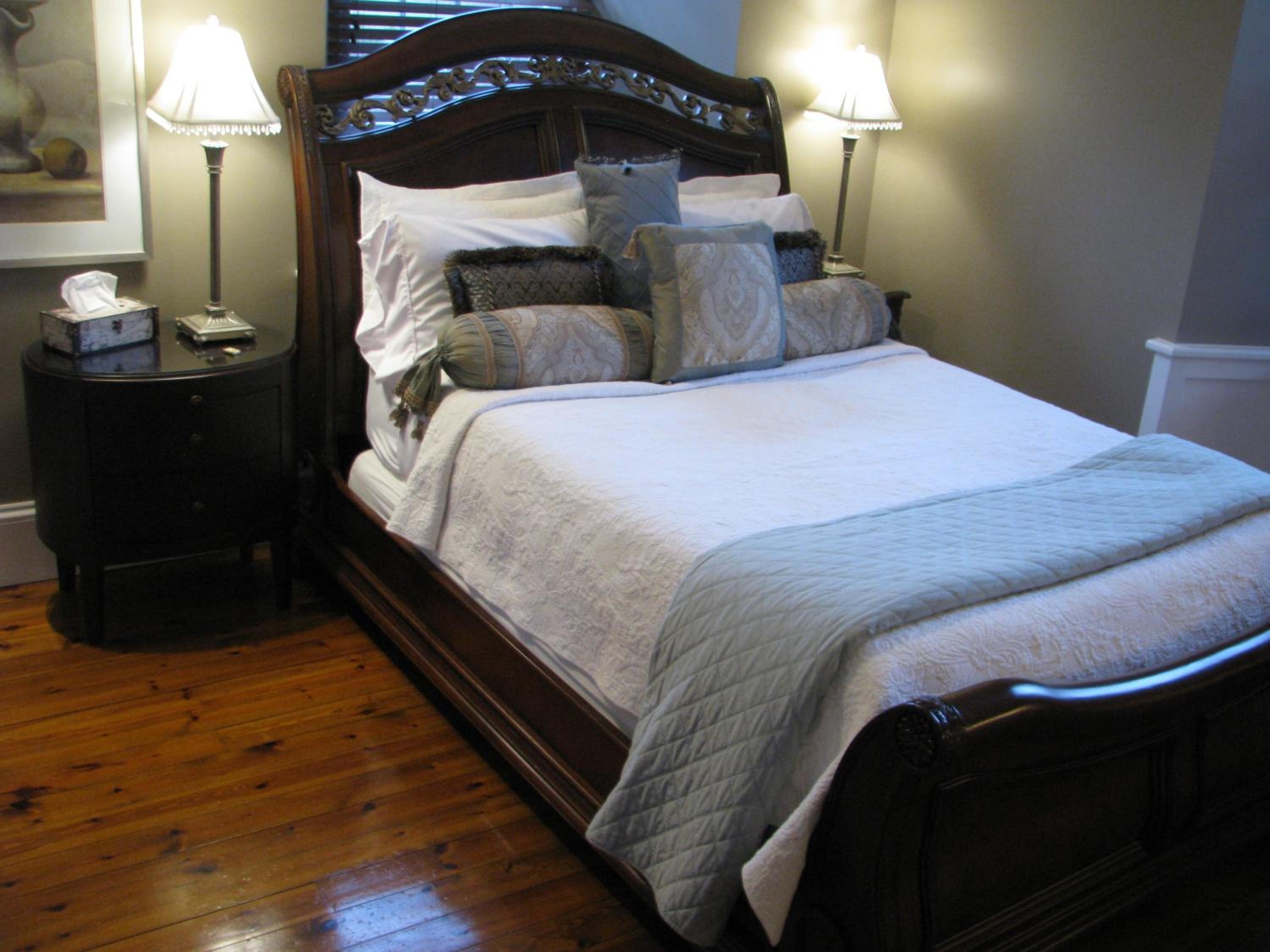 Queen Suite with Spa Bath