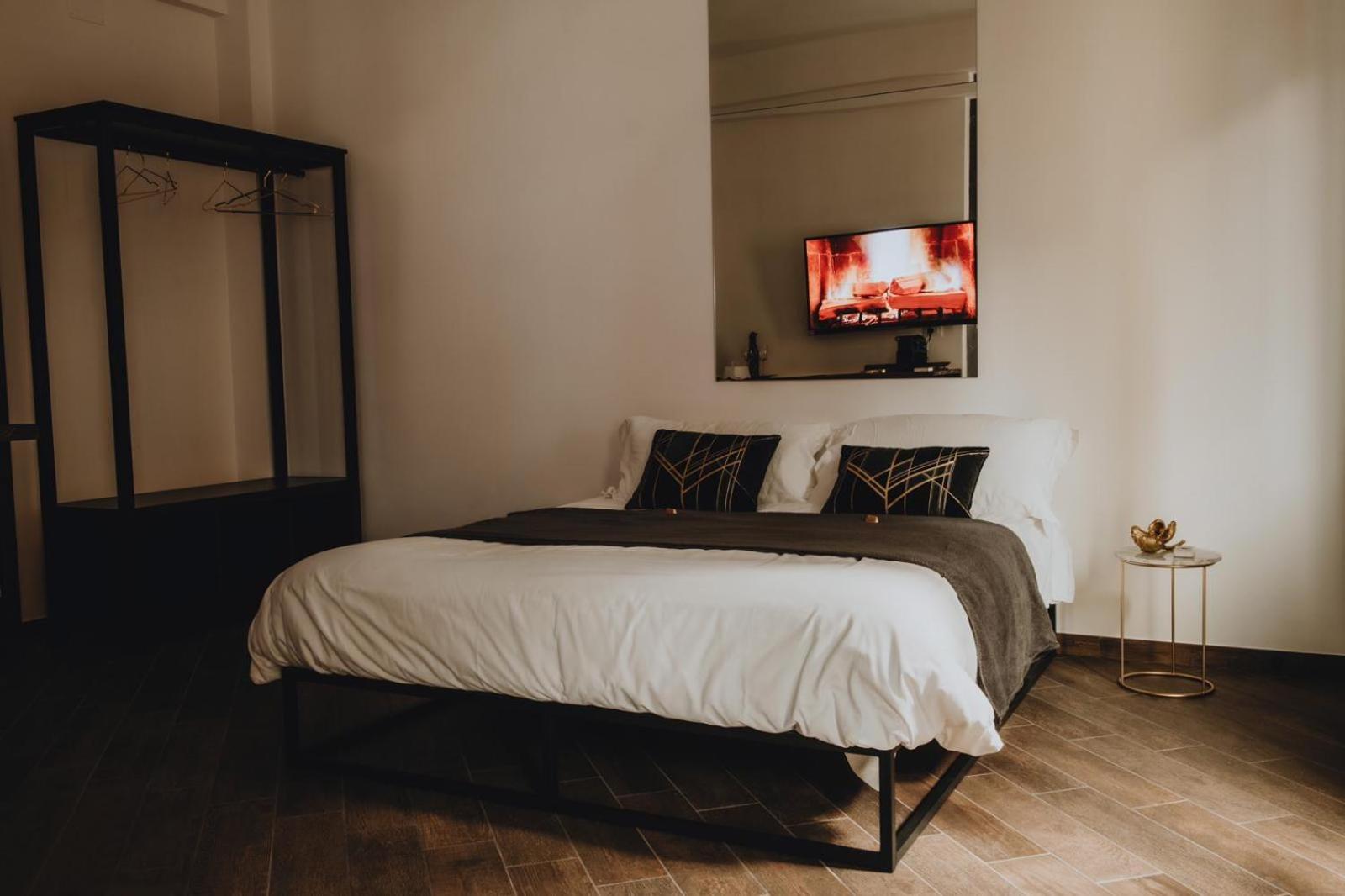 One-Bedroom Apartment - Photo 1