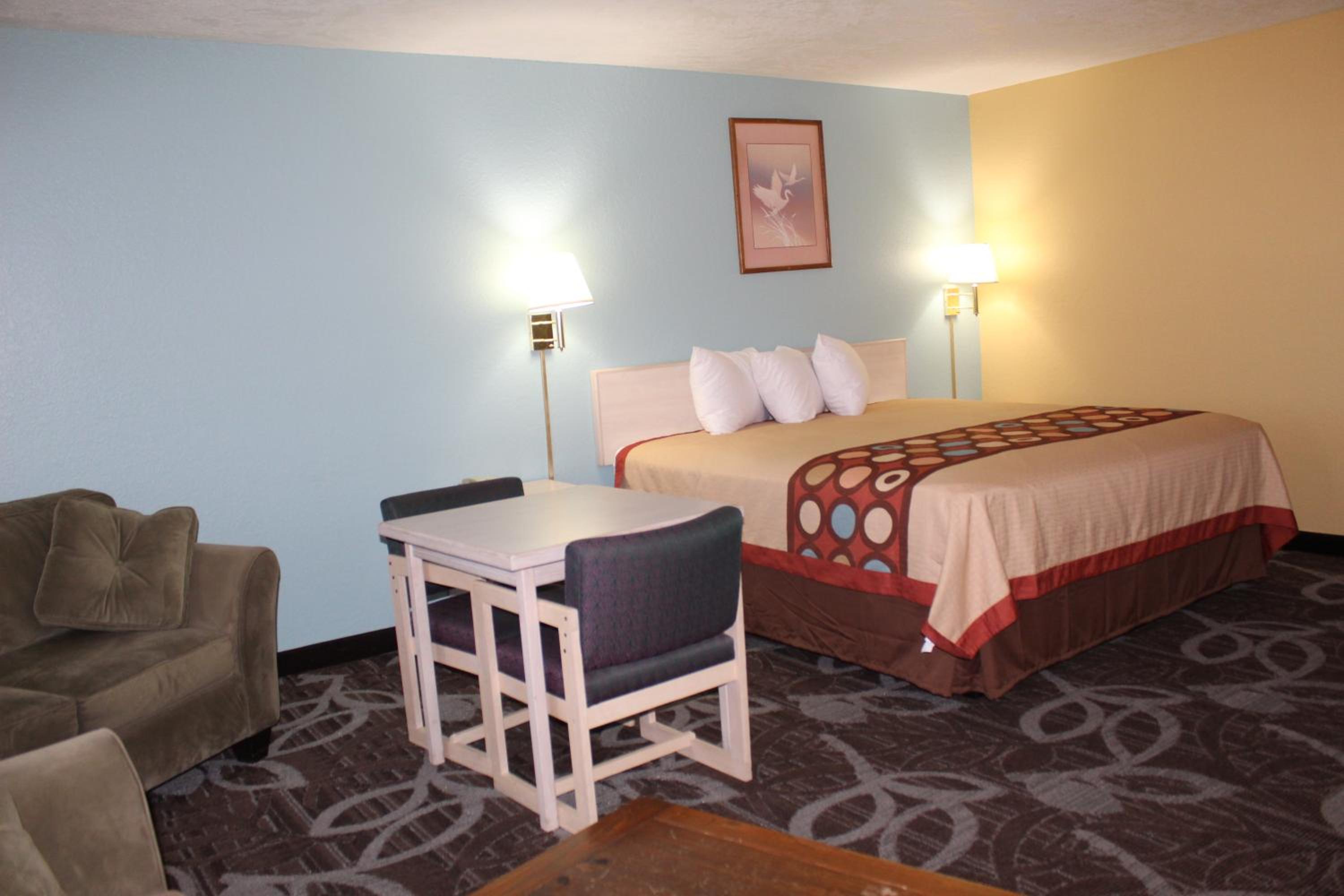 King Suite - Non-Smoking photo 1