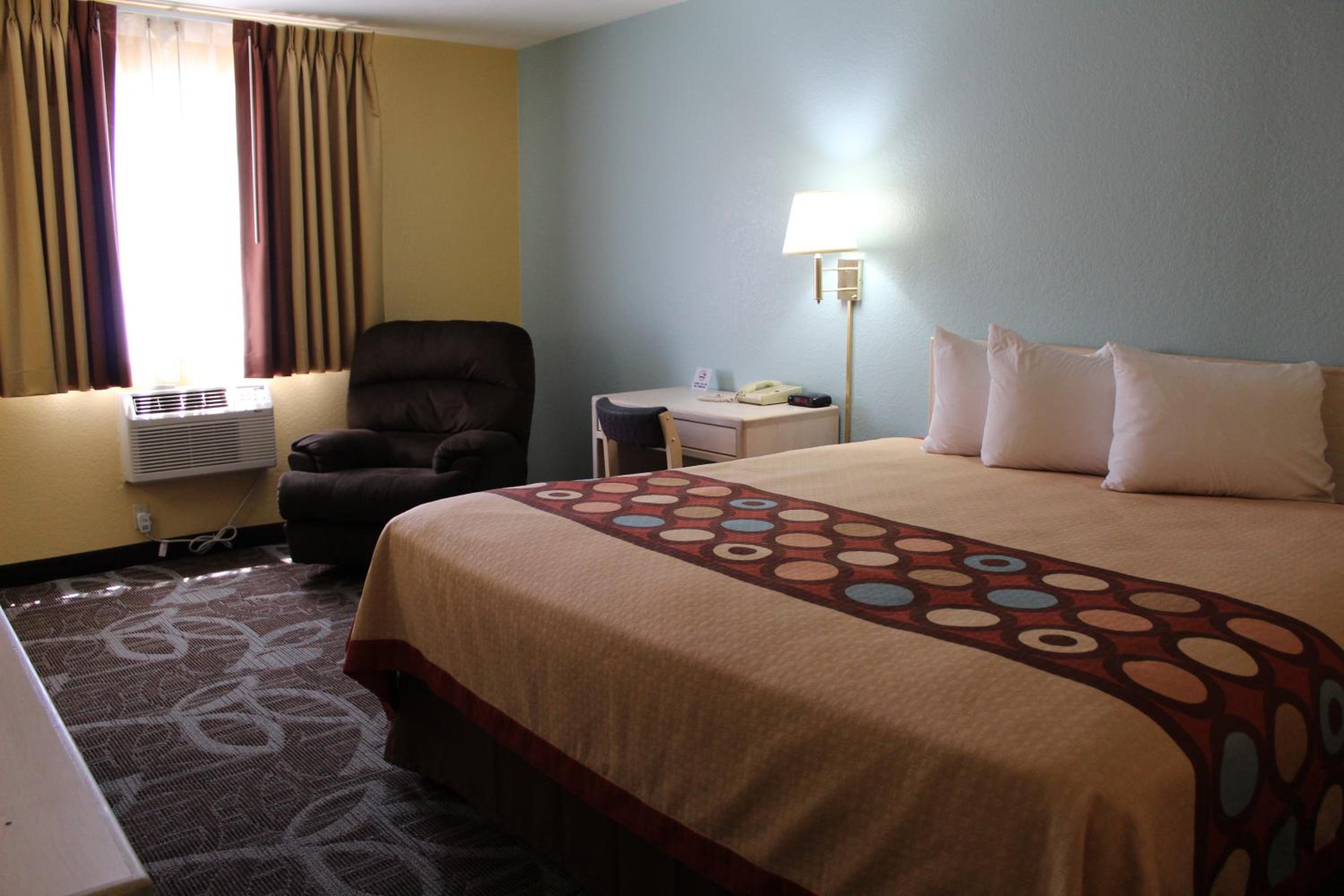 King Room - Non-Smoking photo 1