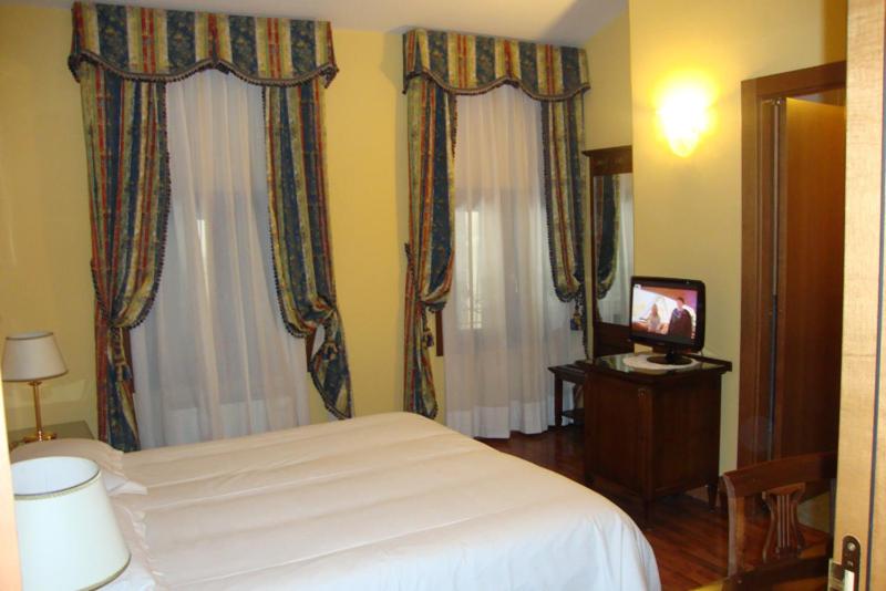 Double Room - Photo 11