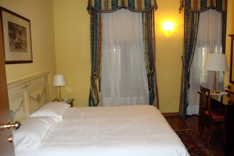 Double Room - Photo 12