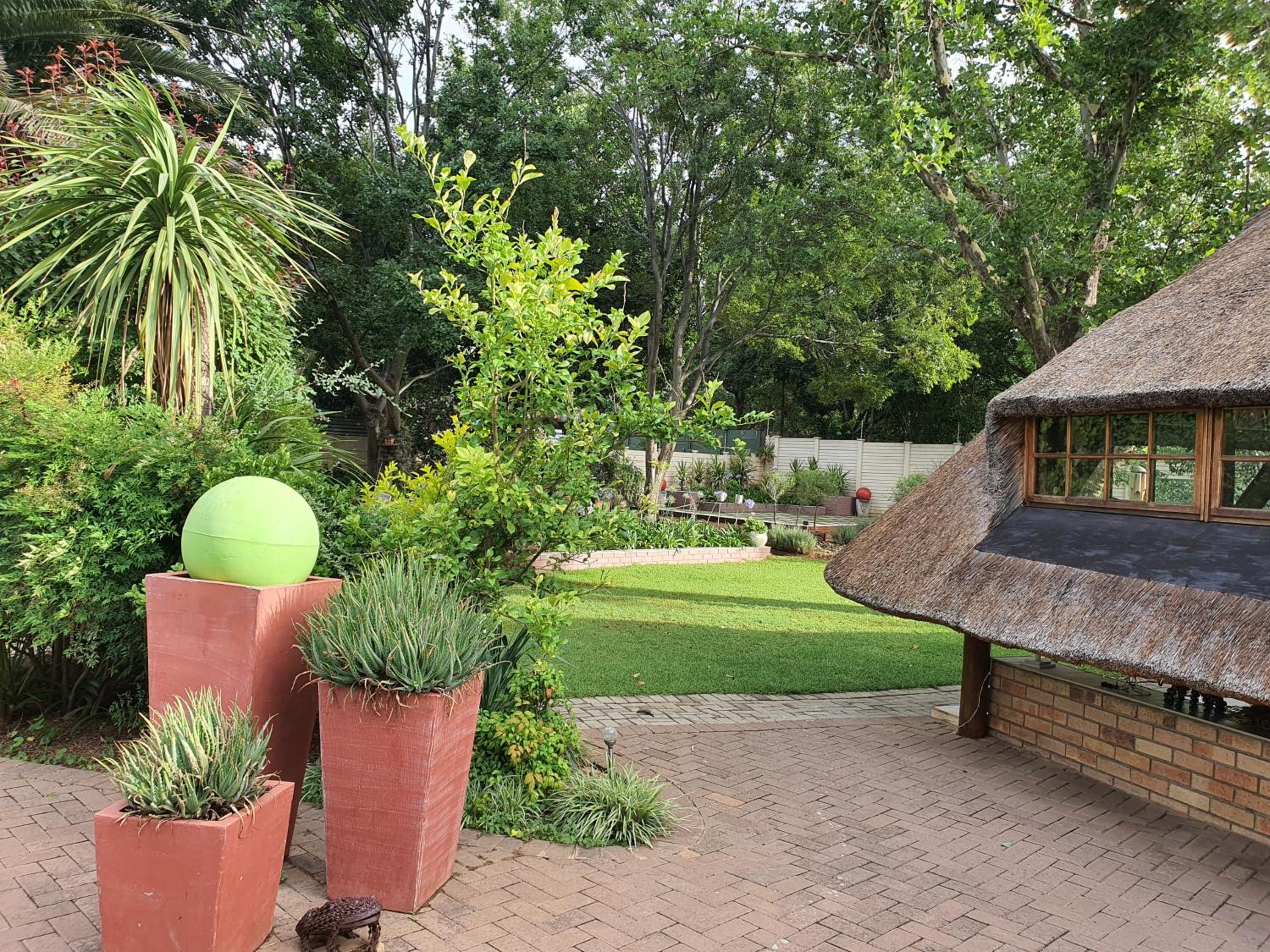 Family Room with Garden View photo 3