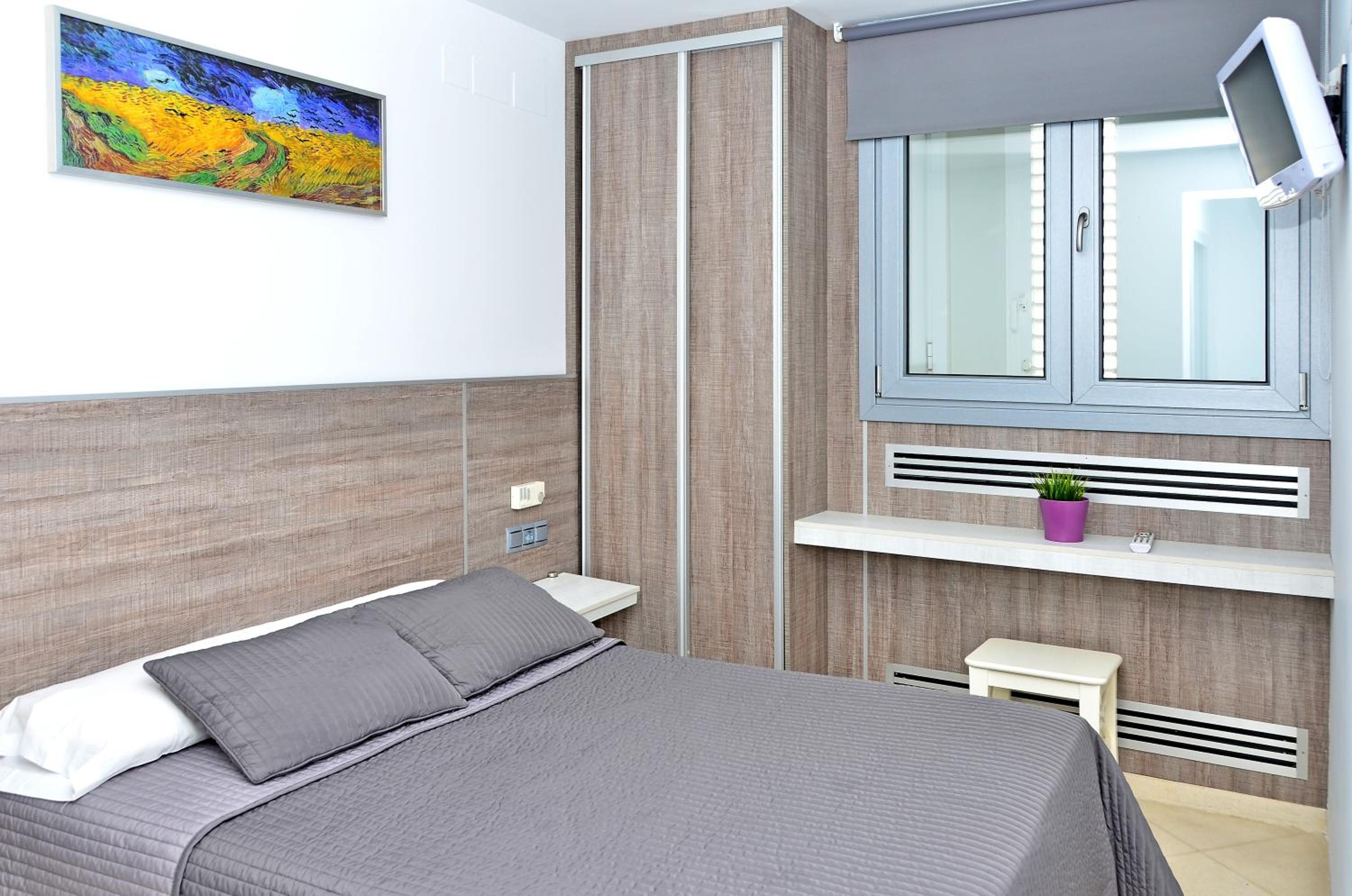 Small Double or Twin Room - Photo 1
