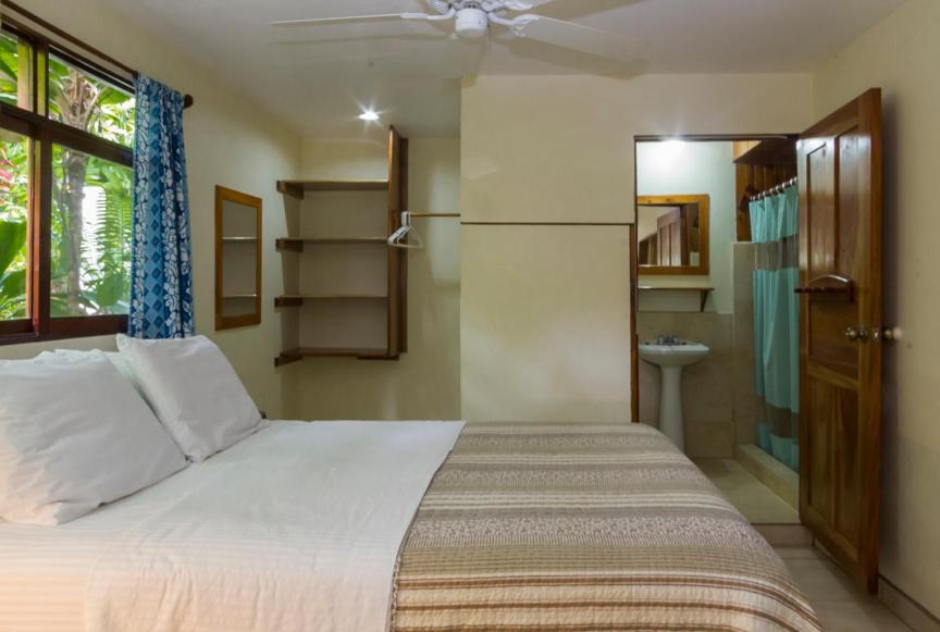 Queen Room photo 2