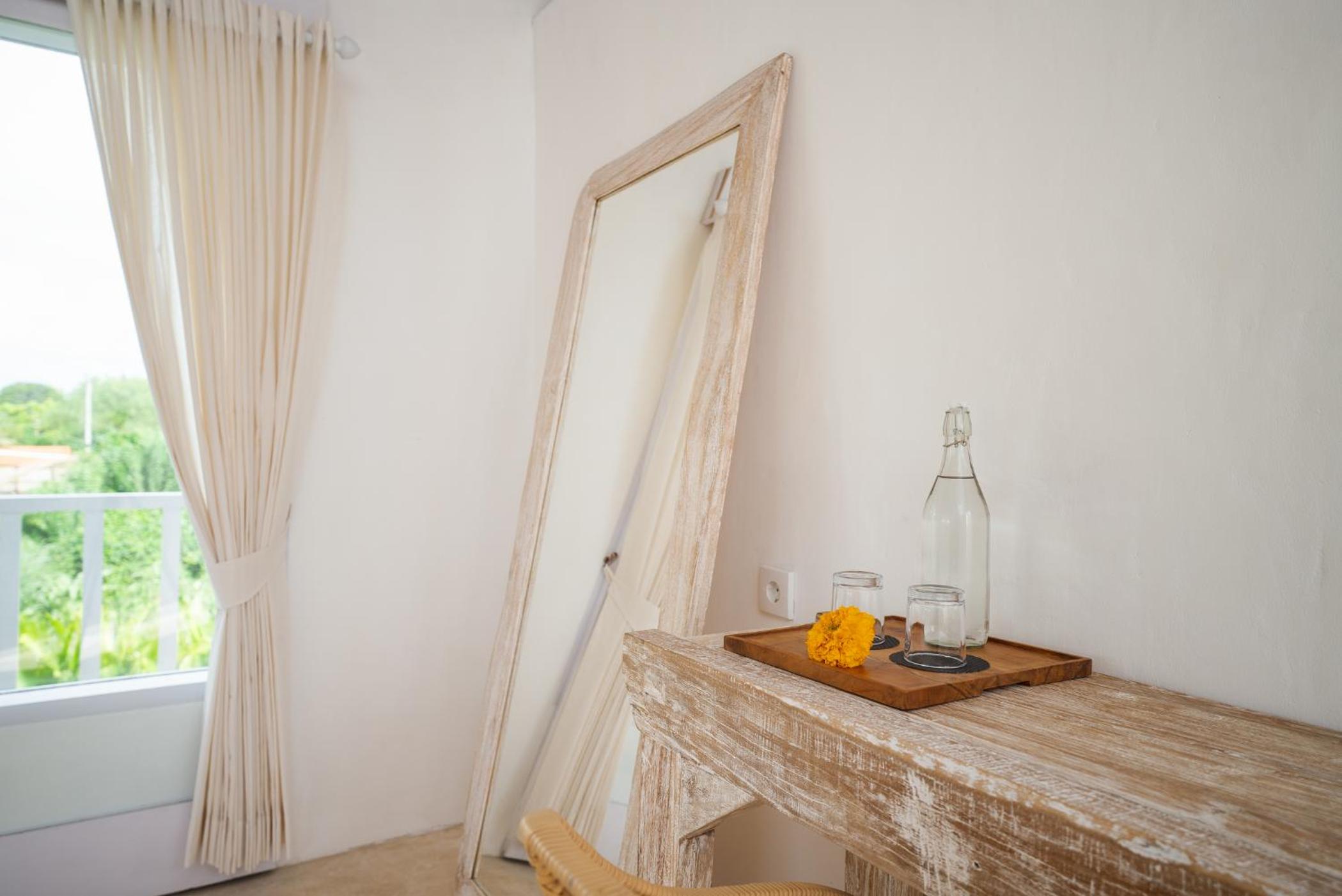 Double Room with Balcony - Photo 8