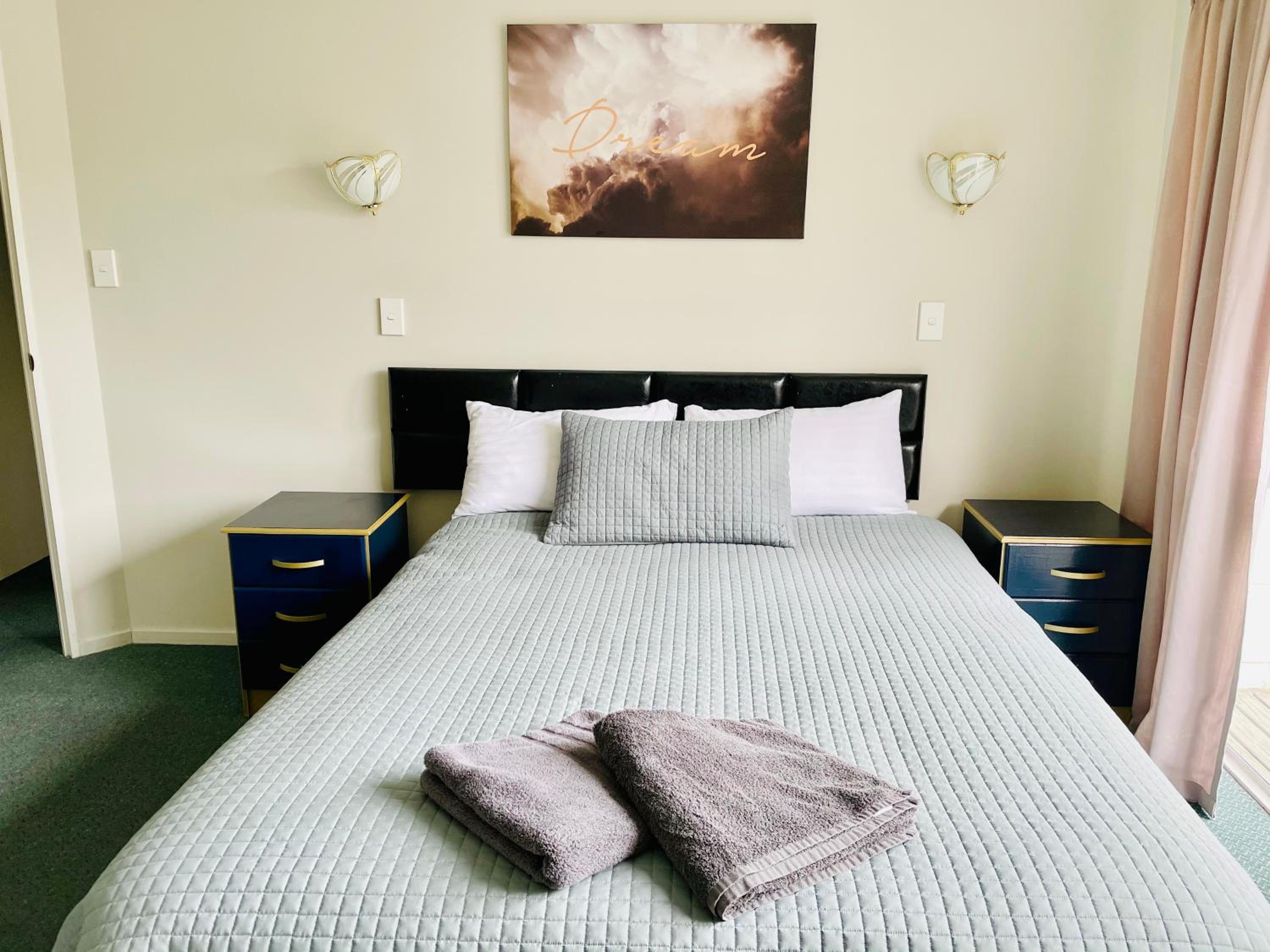 Three-Bedroom Suite - Photo 7