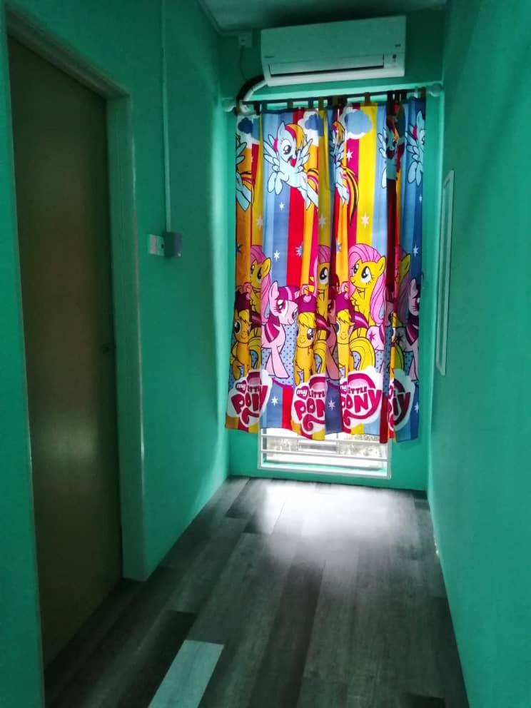 Queen Room photo 2