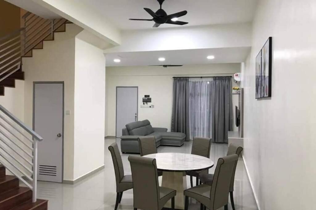 Four-Bedroom House photo 1