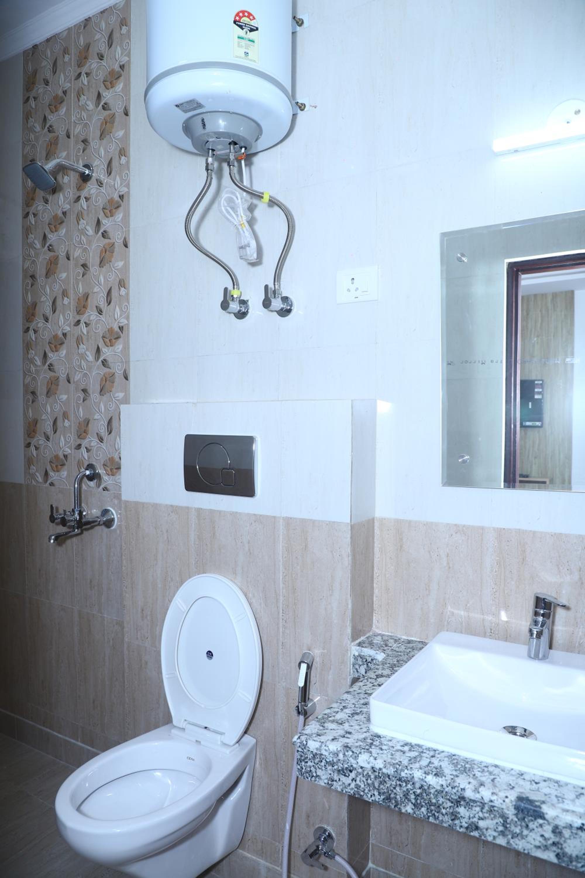 Deluxe Double Room - Photo 9