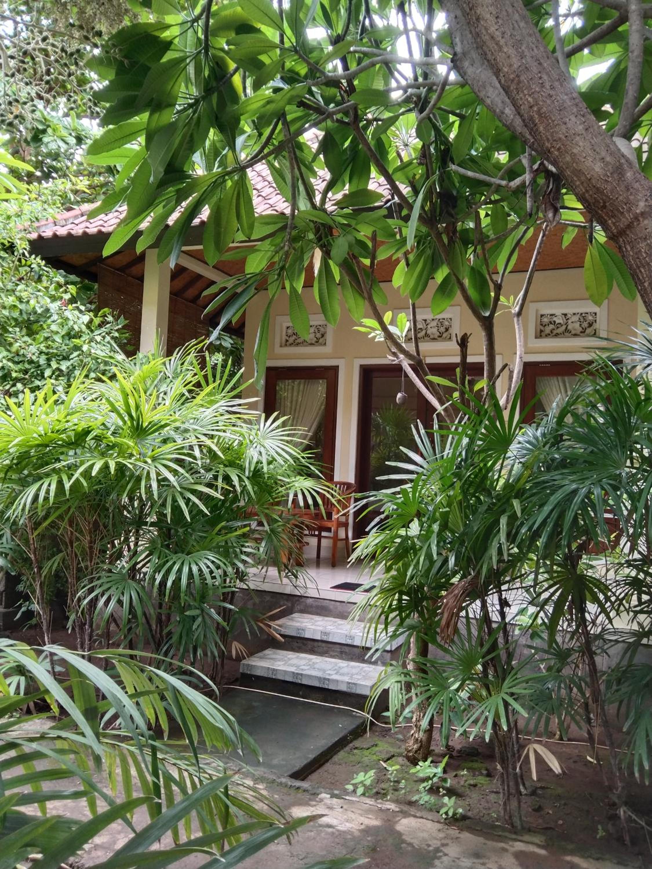 Bungalow with Patio - Photo 8