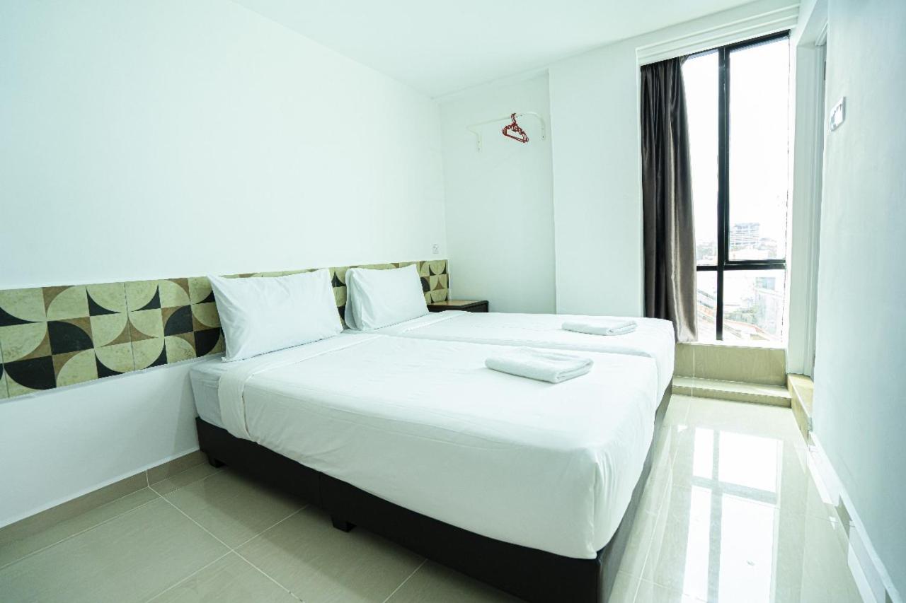 Standard Twin Room - Photo 1