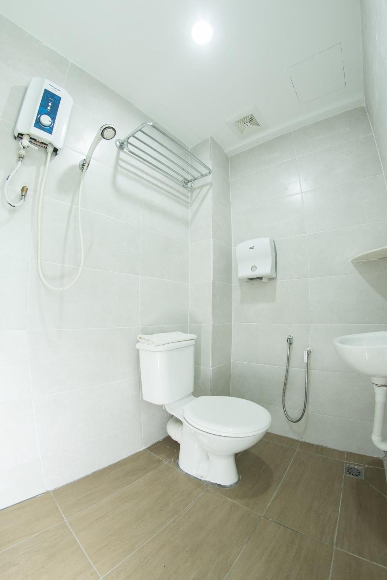Standard Twin Room - Photo 3
